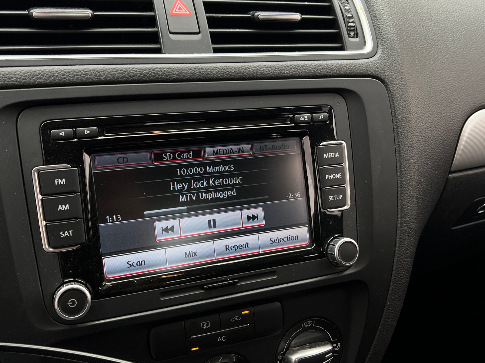 Thumbnail: 2012 Volkswagen Jetta - 4