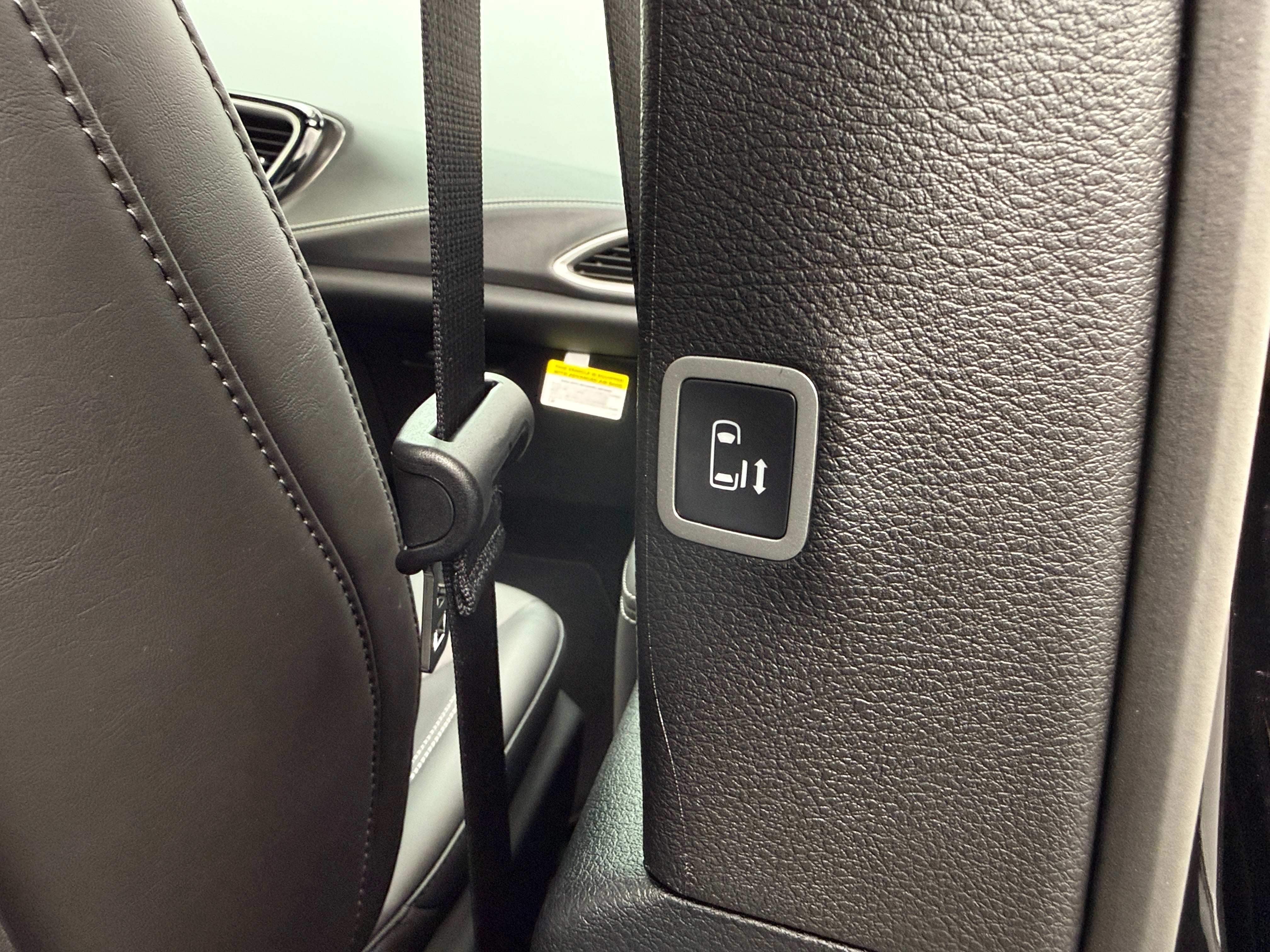 2026 Chrysler Pacifica Select - Photo 5