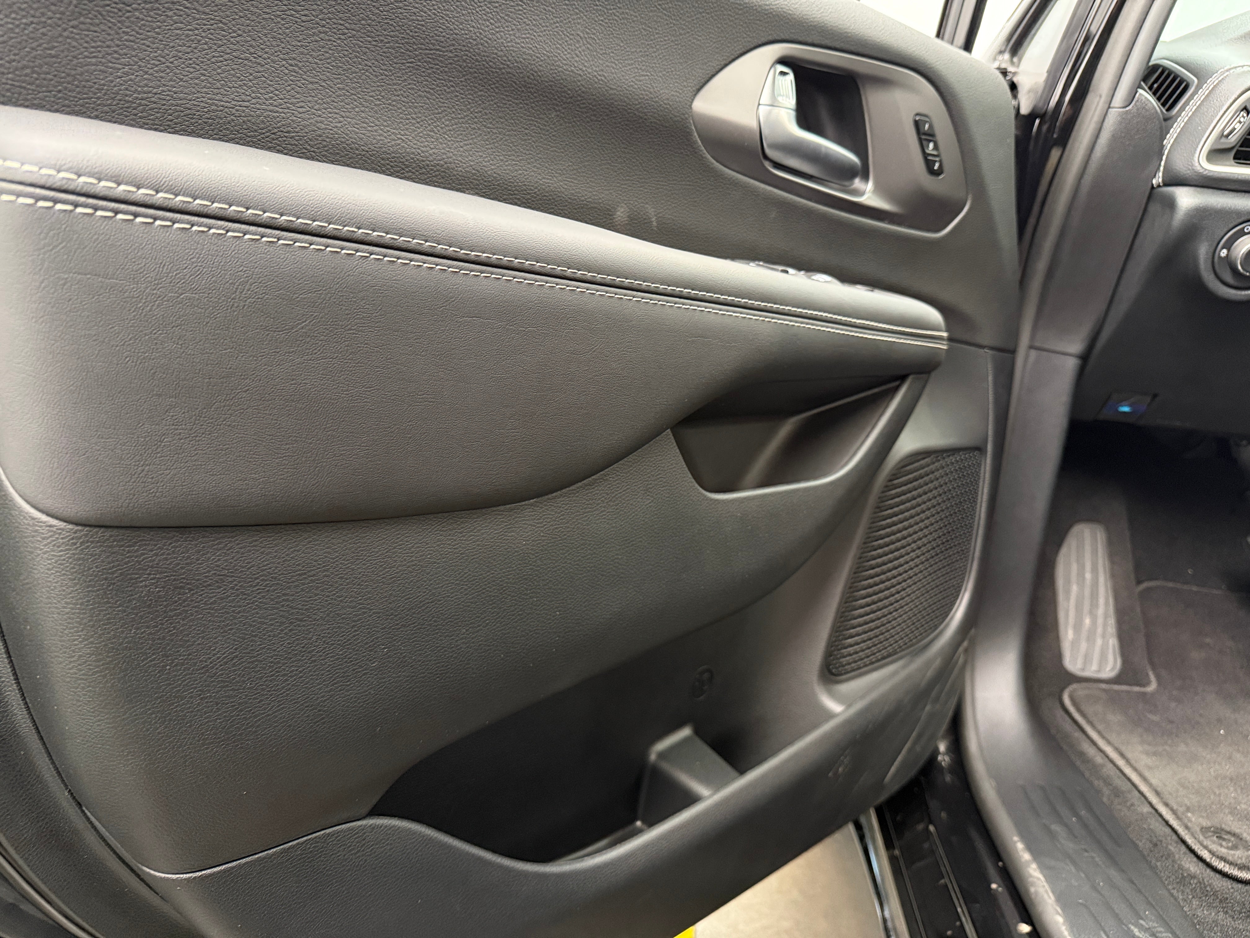 2026 Chrysler Pacifica Select - Photo 9