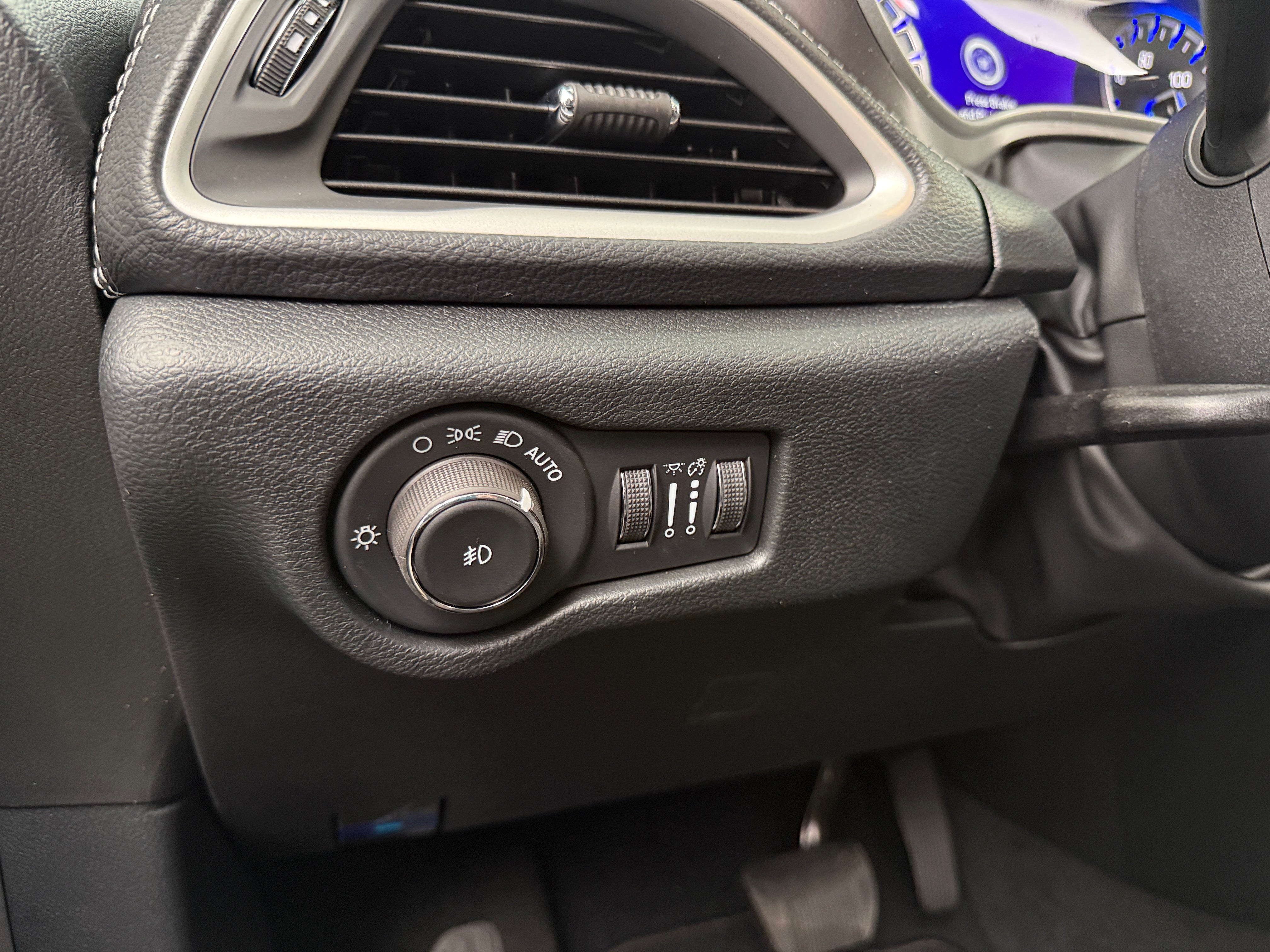 2026 Chrysler Pacifica Select - Photo 13