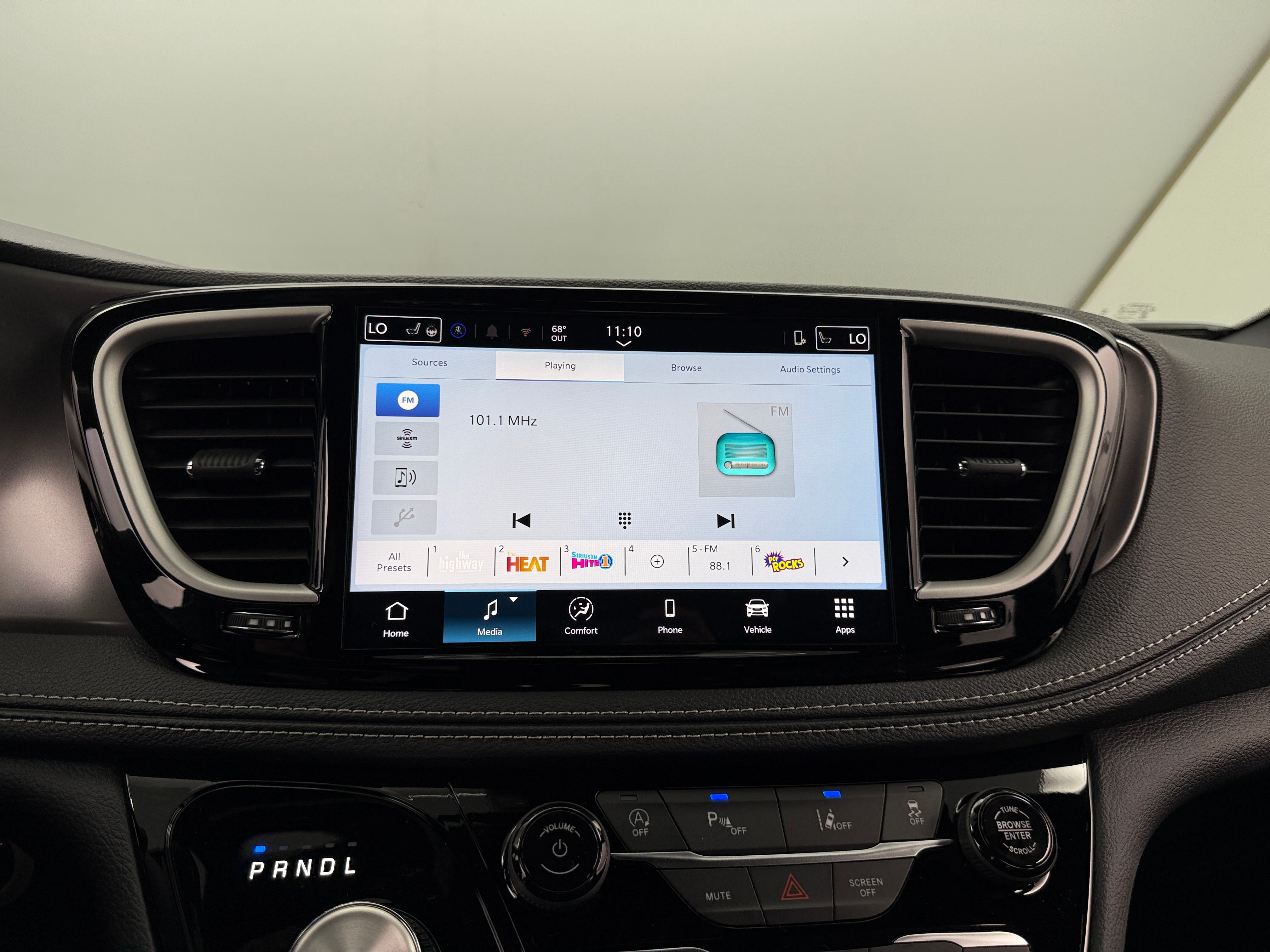 2026 Chrysler Pacifica Select - Photo 8