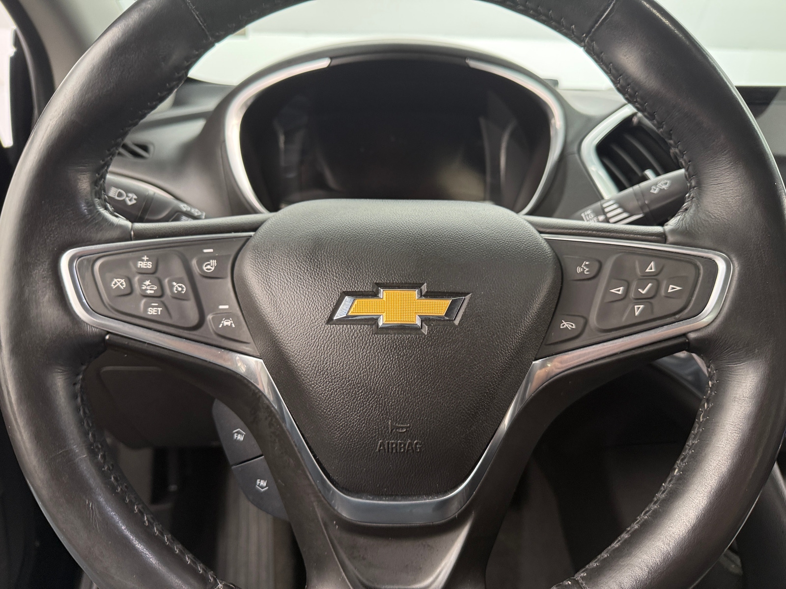 Thumbnail: 2017 Chevrolet Volt - 4