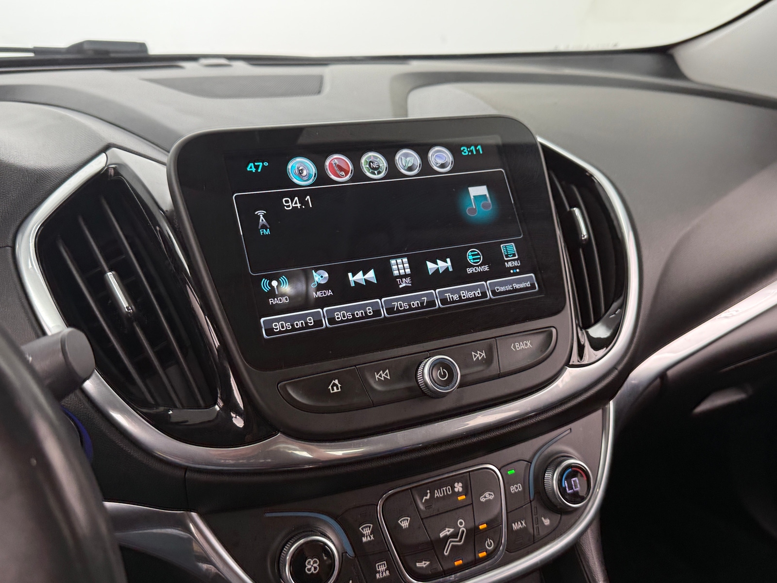 Thumbnail: 2017 Chevrolet Volt - 3