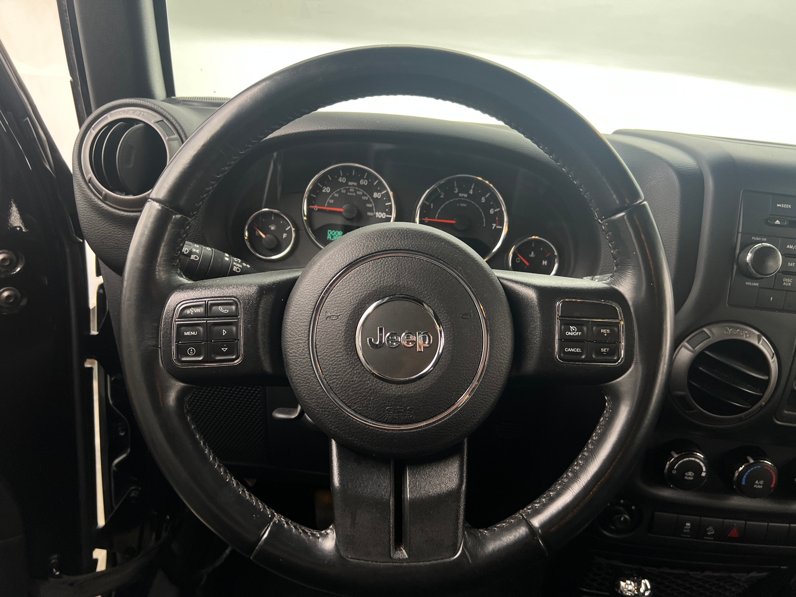 Thumbnail: 2017 Jeep Wrangler - 5