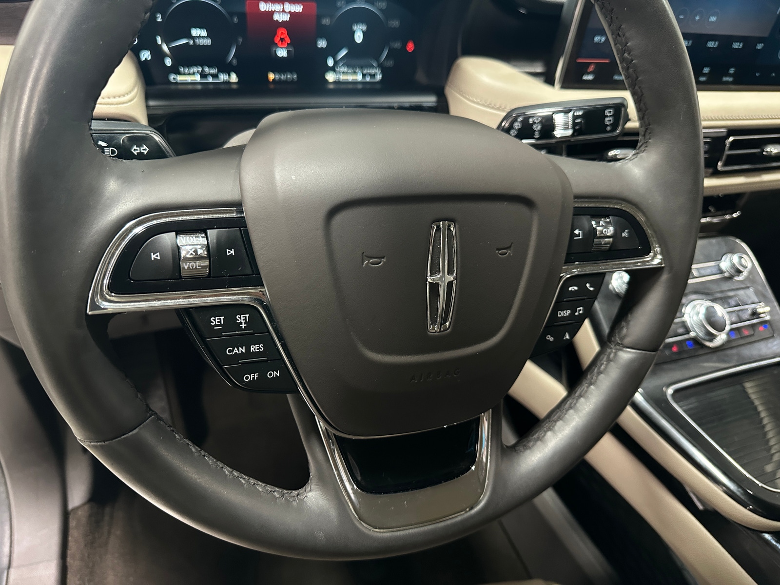 Thumbnail: 2023 Lincoln Nautilus - 4