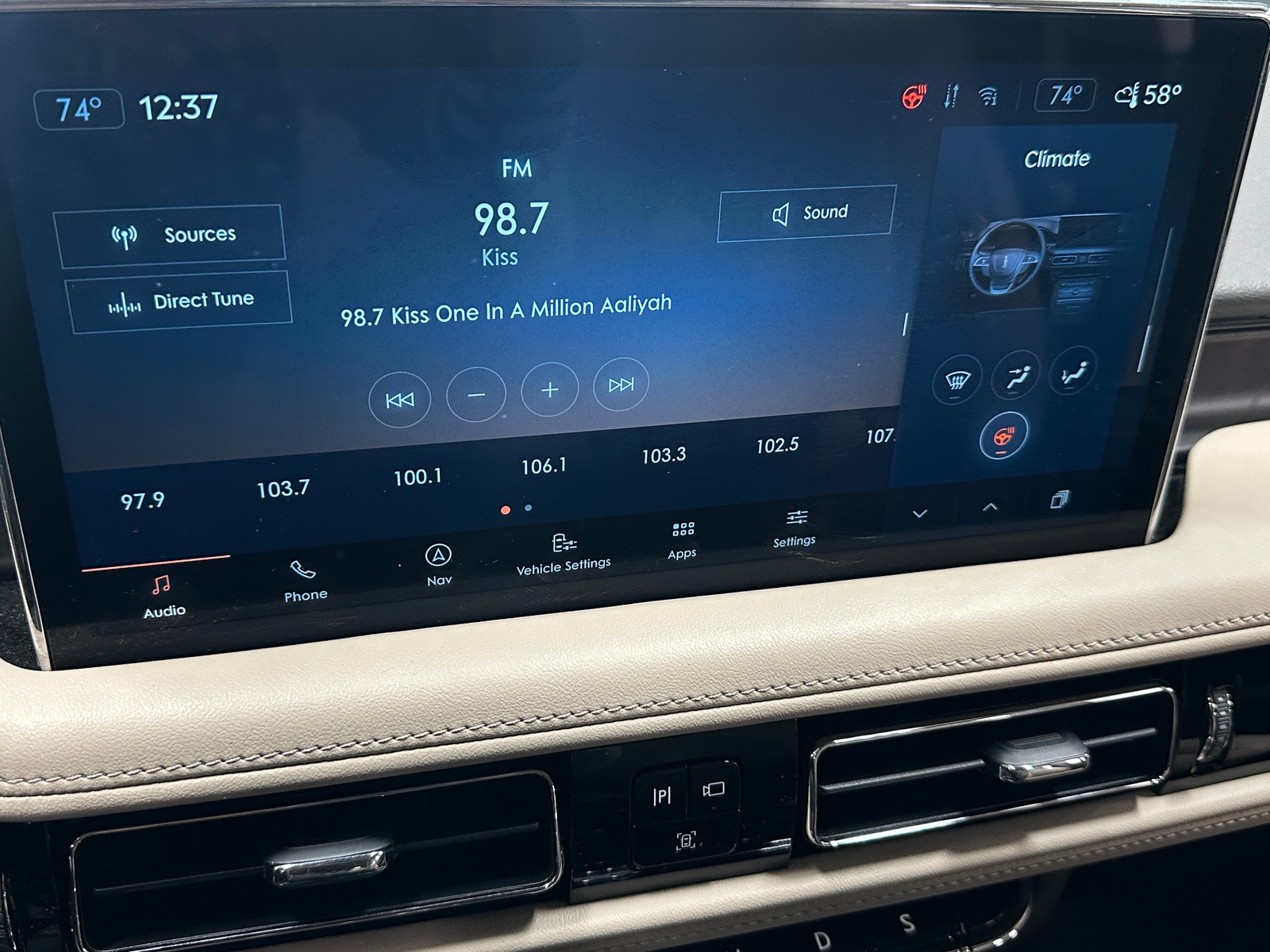 Thumbnail: 2023 Lincoln Nautilus - 3