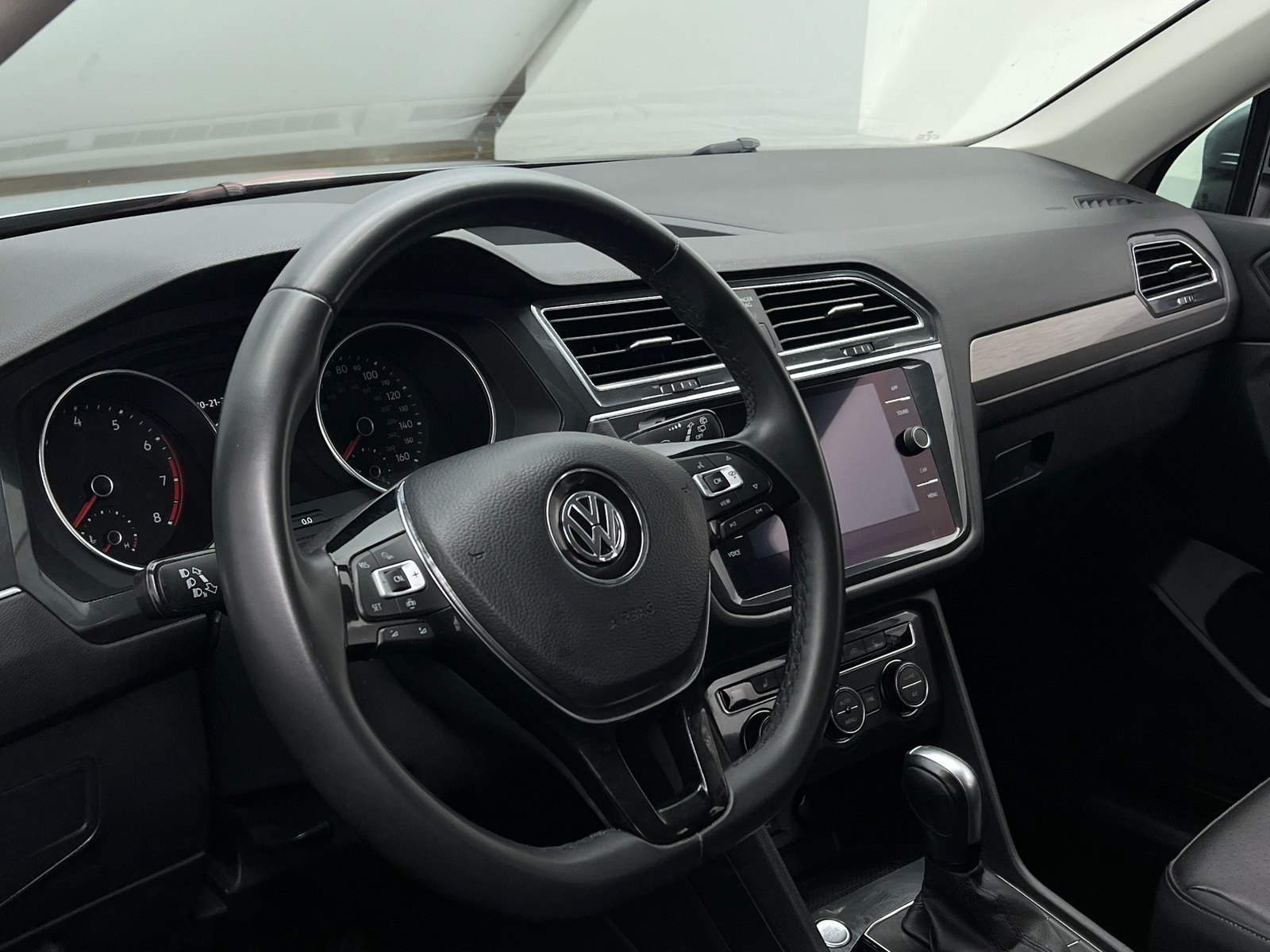 Thumbnail: 2020 Volkswagen Tiguan - 4