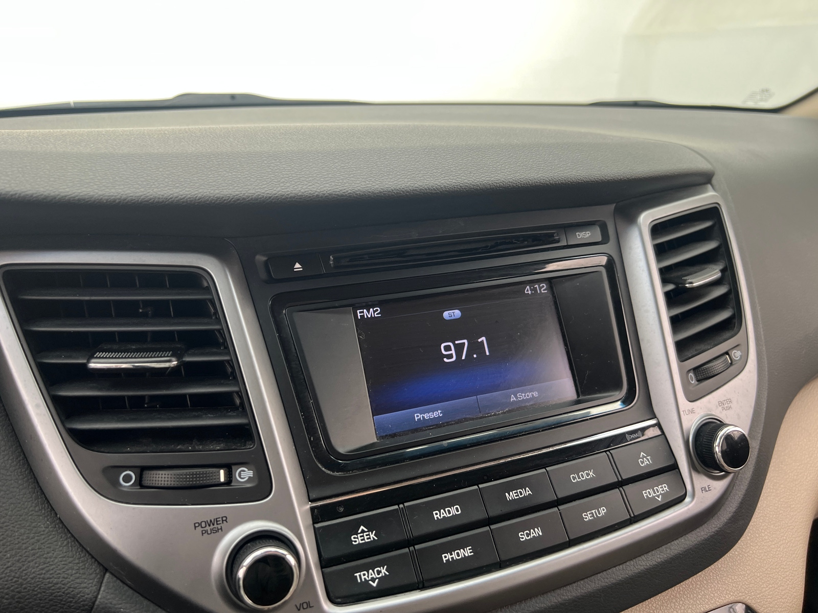 Thumbnail: 2016 Hyundai Tucson - 4