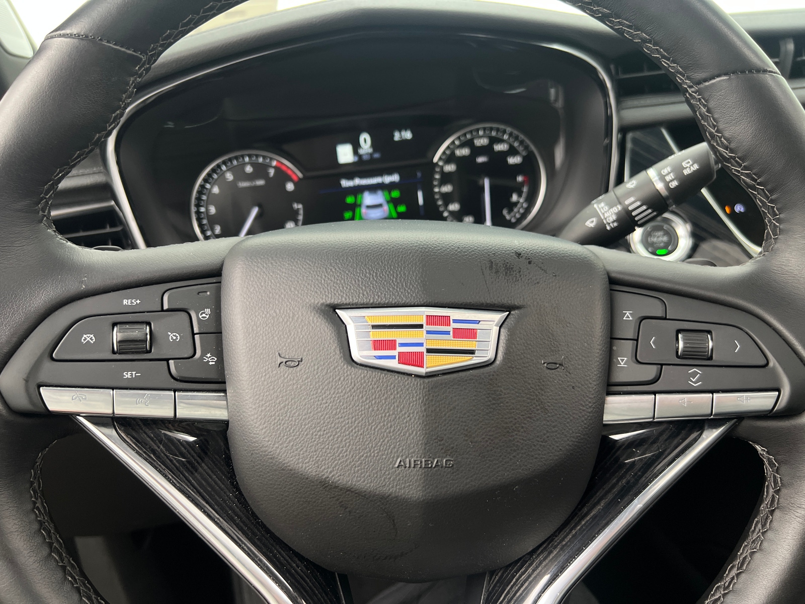 Thumbnail: 2025 Cadillac XT6 - 4