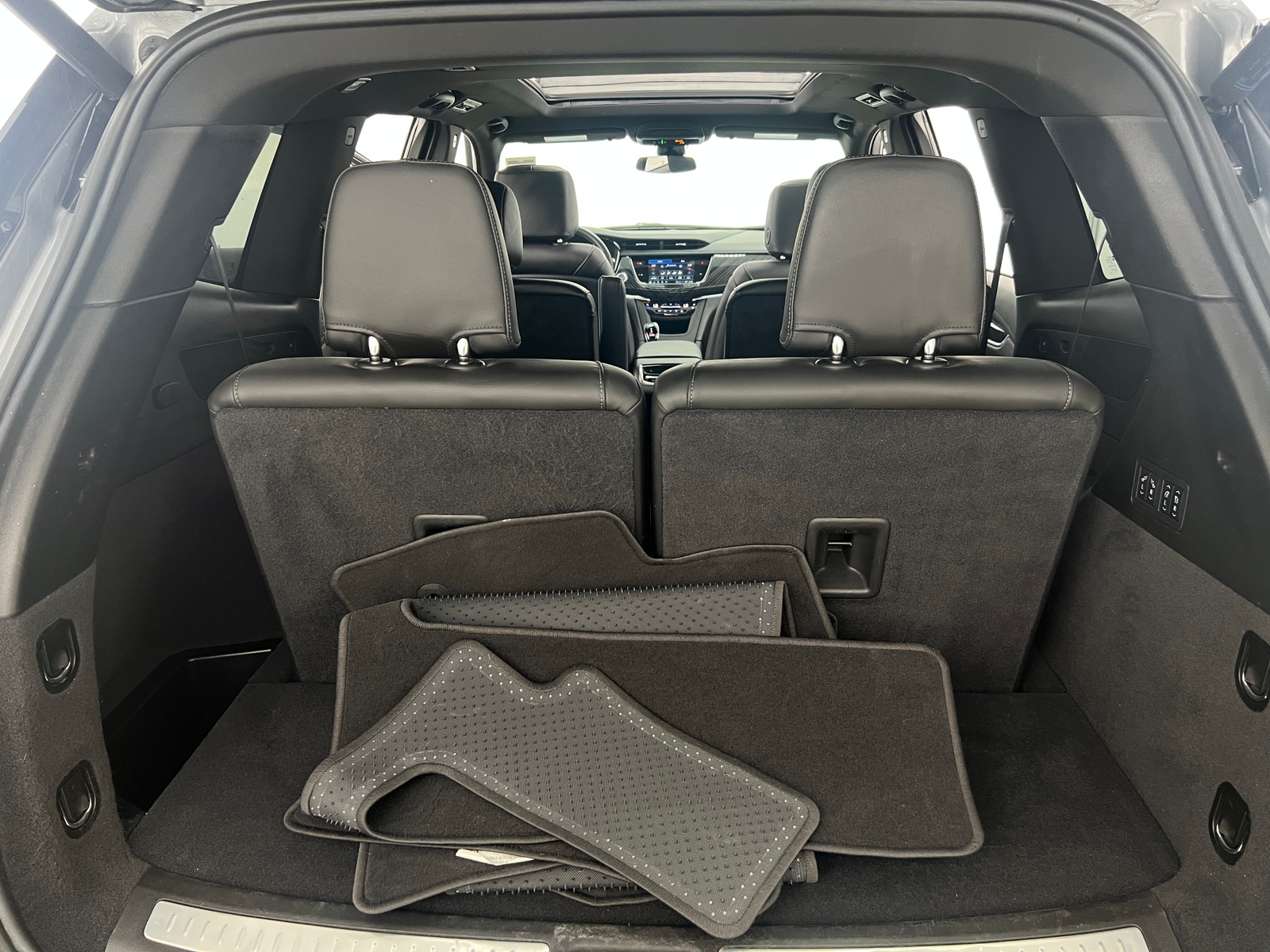 Thumbnail: 2025 Cadillac XT6 - 6