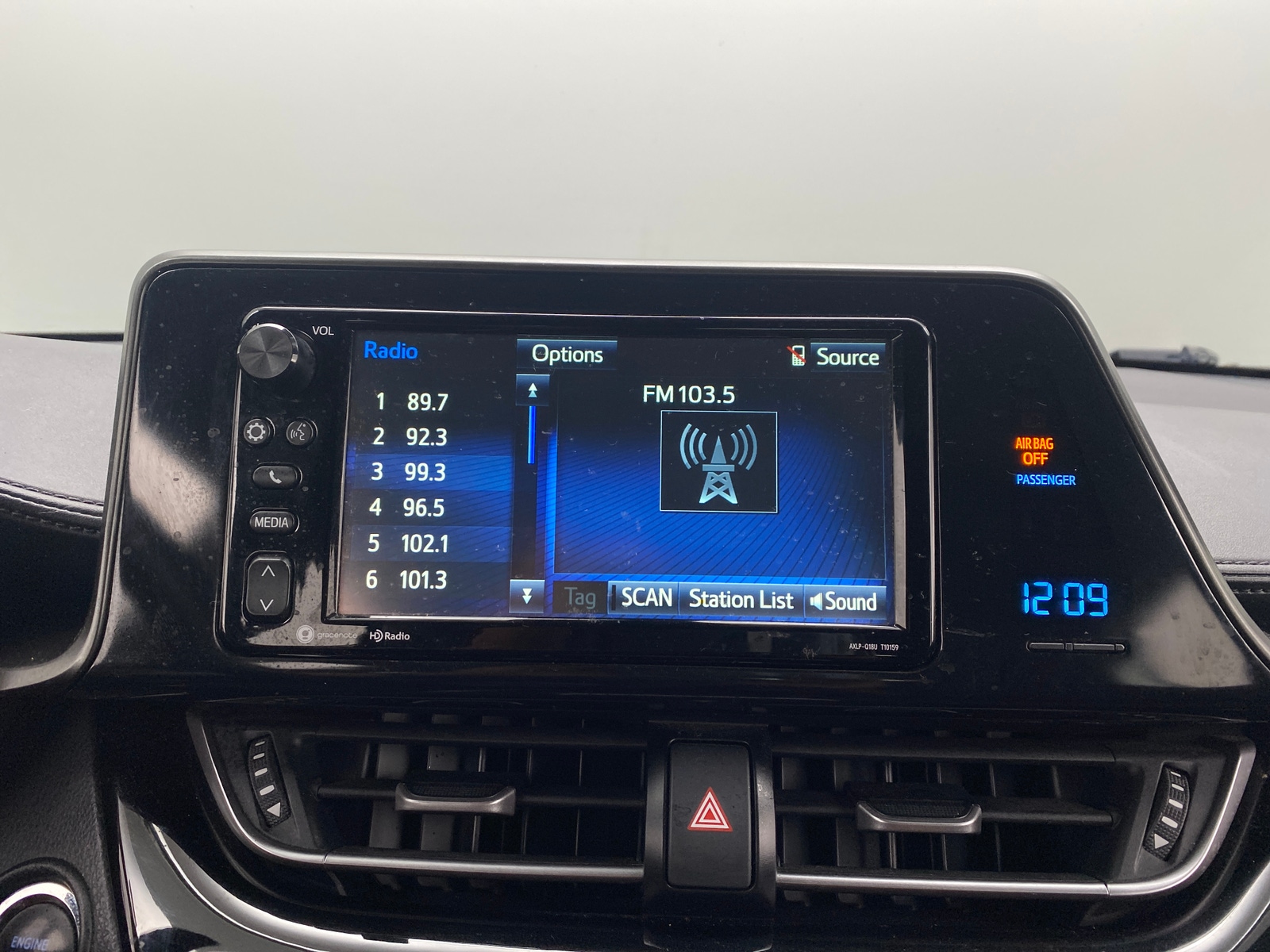Thumbnail: 2018 Toyota C-HR - 4