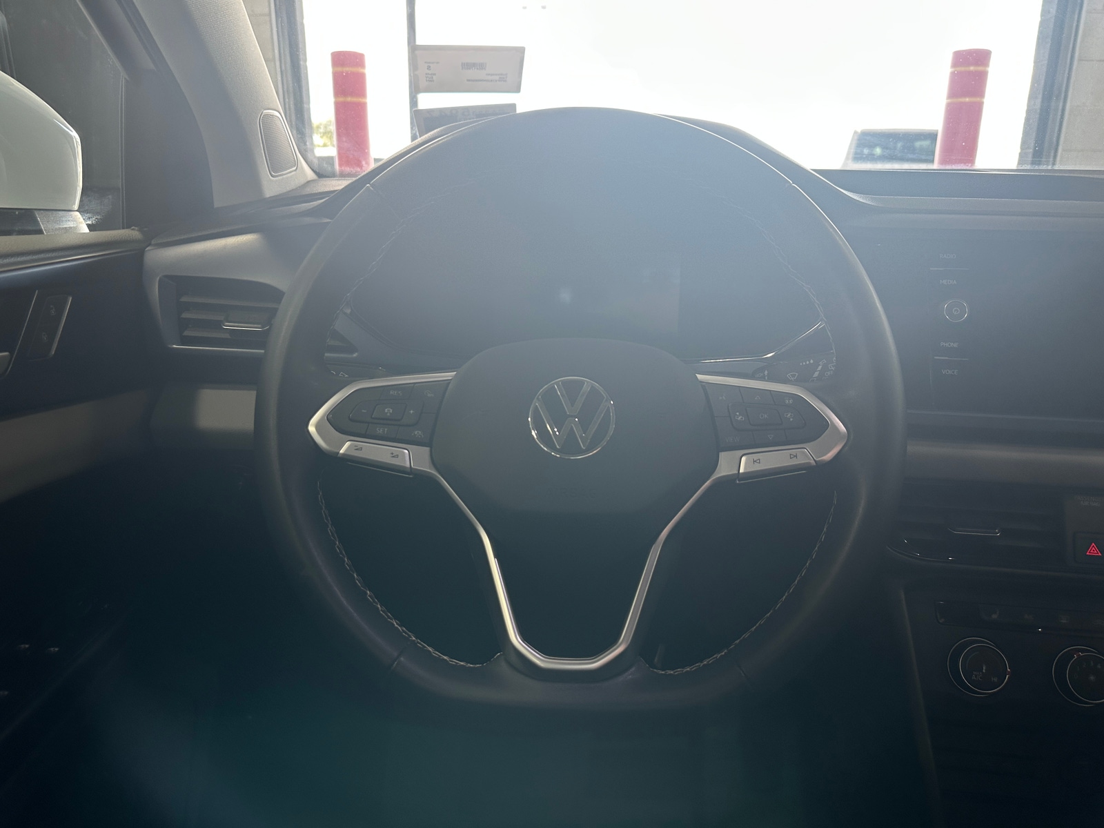 Thumbnail: 2022 Volkswagen Taos - 4