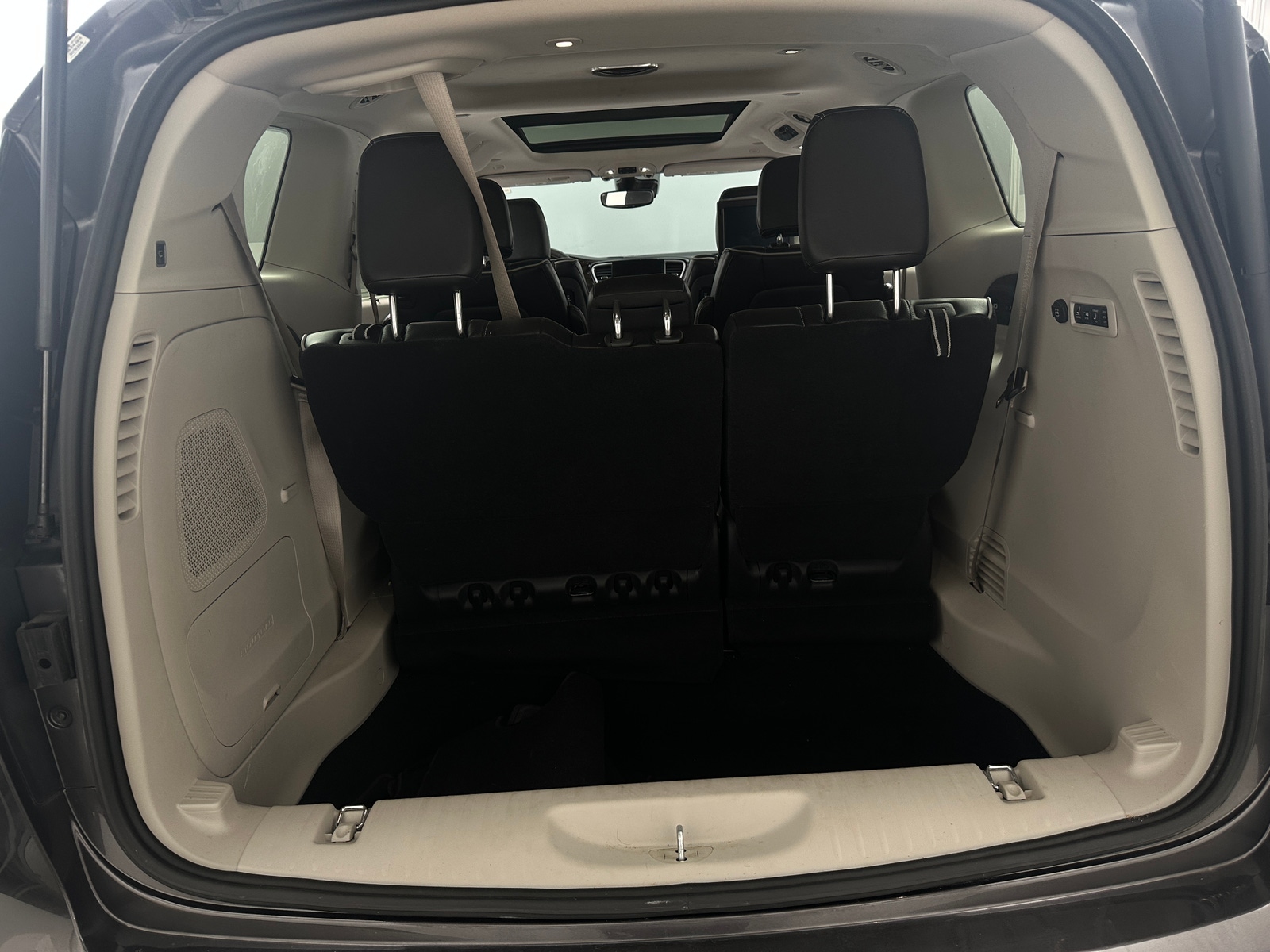 Thumbnail: 2022 Chrysler Pacifica - 6