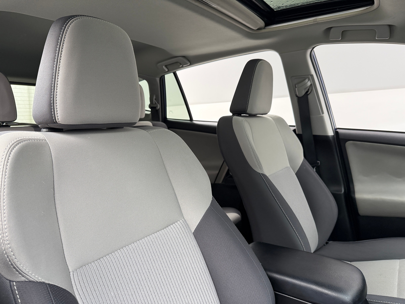 Thumbnail: 2015 Toyota RAV4 - 2