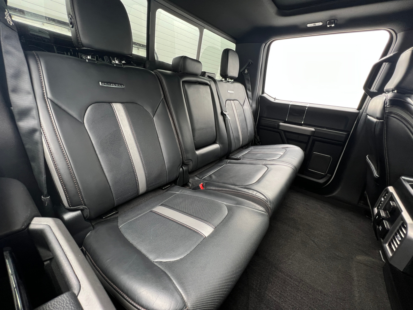 Thumbnail: 2018 Ford Econoline - 6