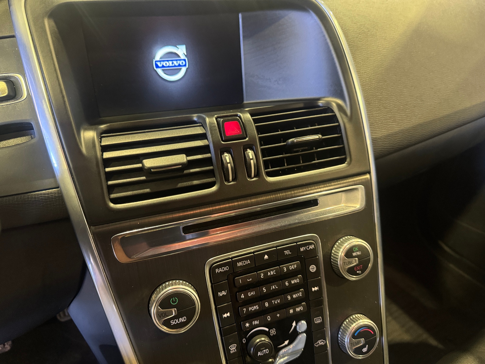 Thumbnail: 2016 Volvo XC60 - 3