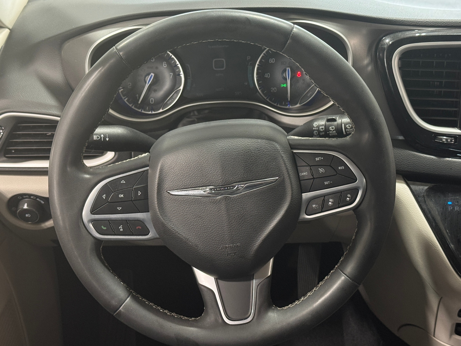 Thumbnail: 2022 Chrysler Pacifica - 4