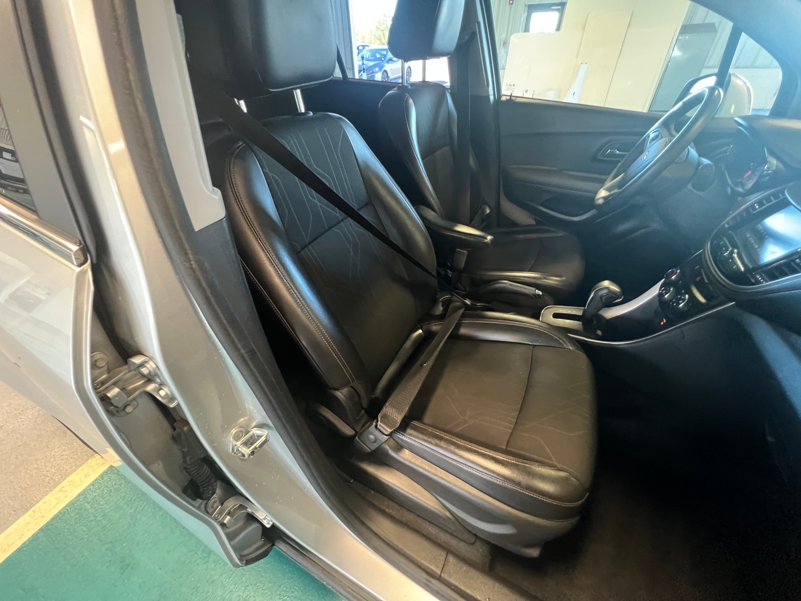 Thumbnail: 2017 Chevrolet Trax - 2