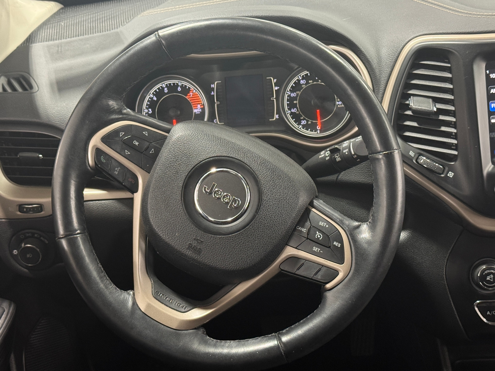 Thumbnail: 2016 Jeep Cherokee - 5
