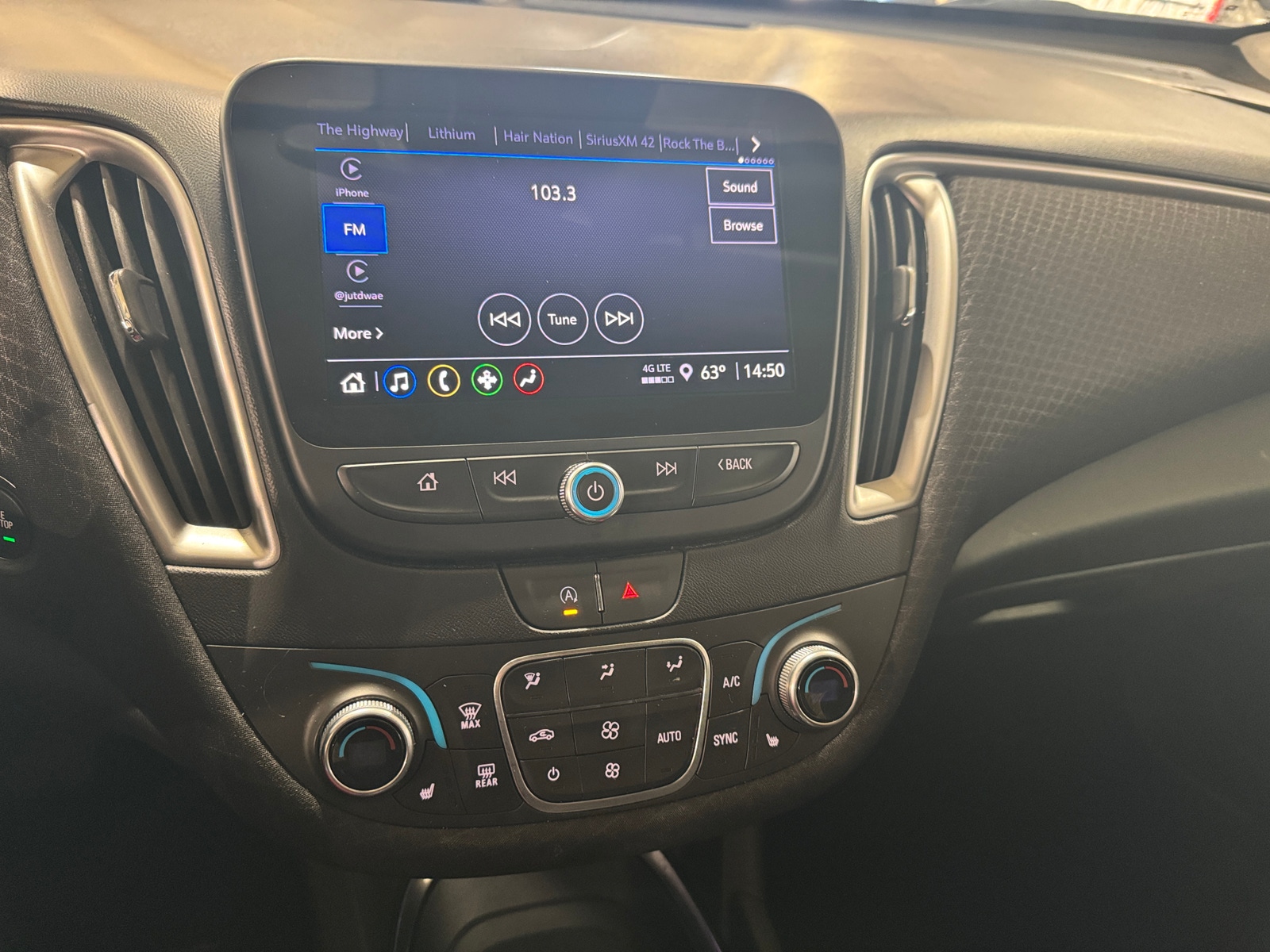 Thumbnail: 2024 Chevrolet Malibu - 4