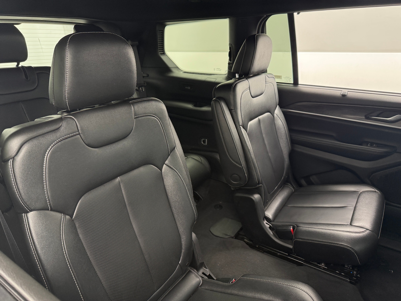 Thumbnail: 2024 Jeep Grand Cherokee L - 5