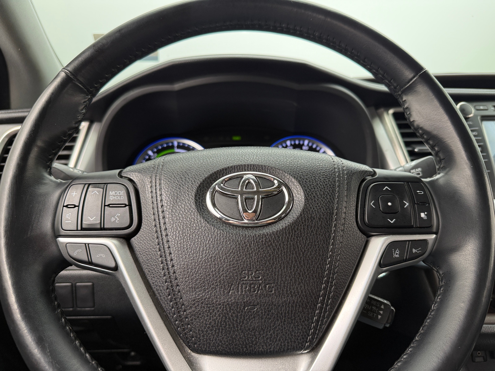 Thumbnail: 2017 Toyota Highlander - 4