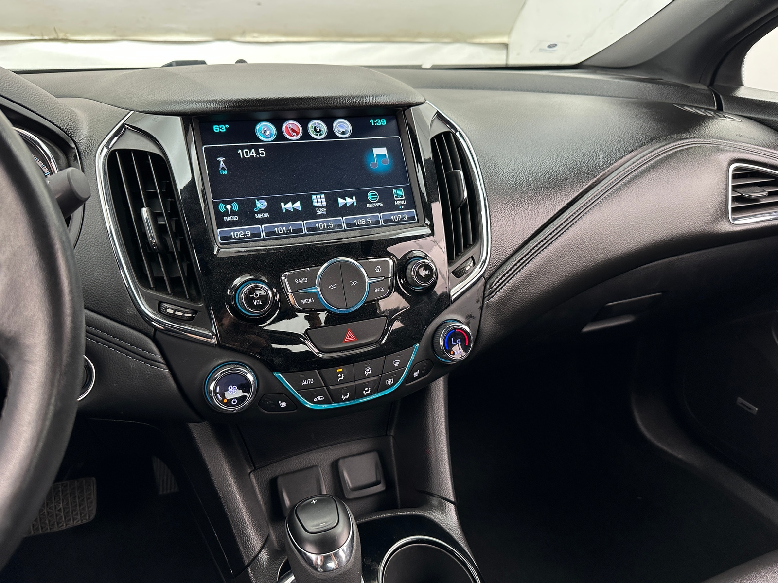 Thumbnail: 2017 Chevrolet Cruze - 3