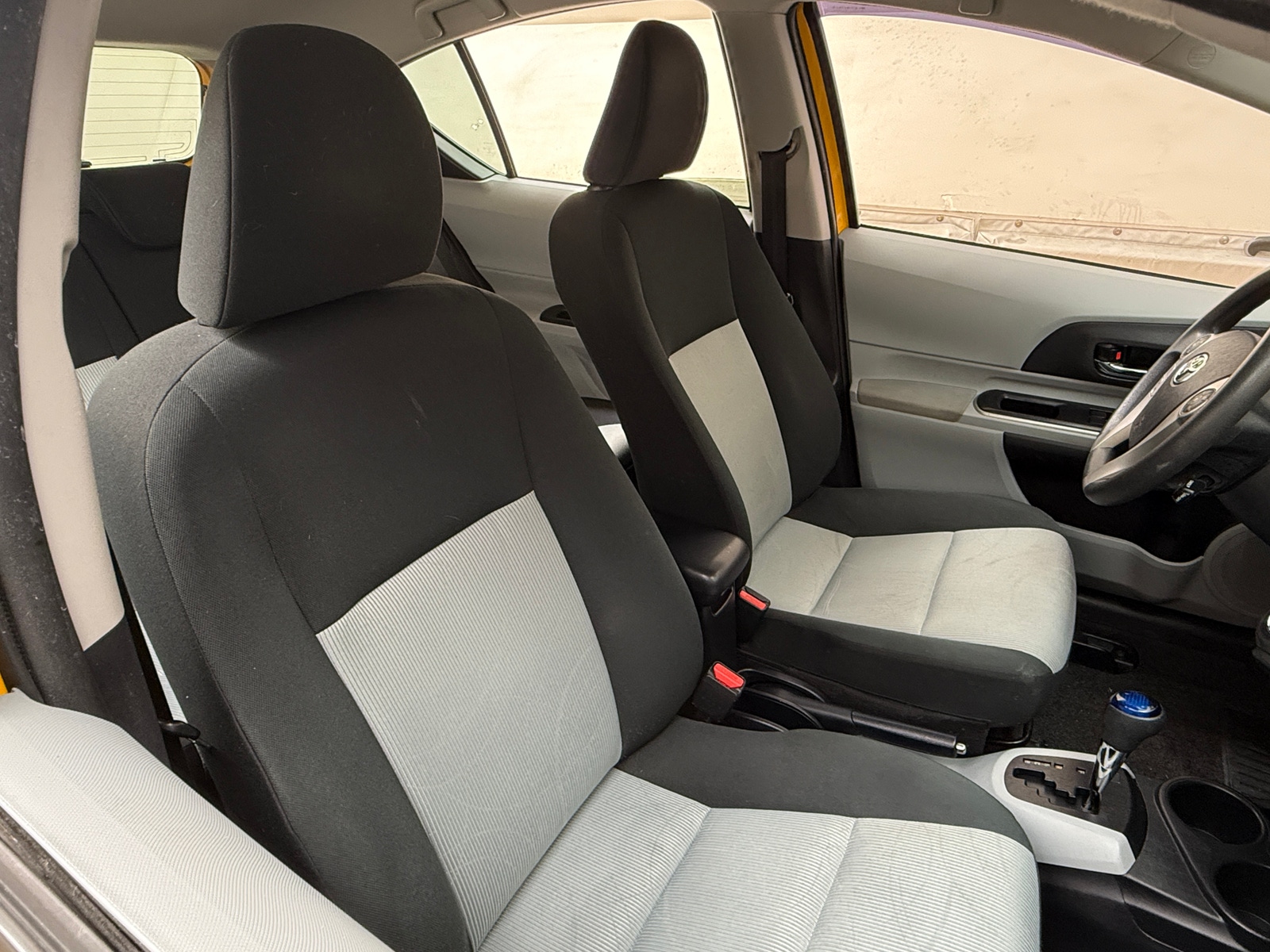 Thumbnail: 2014 Toyota Prius c - 2