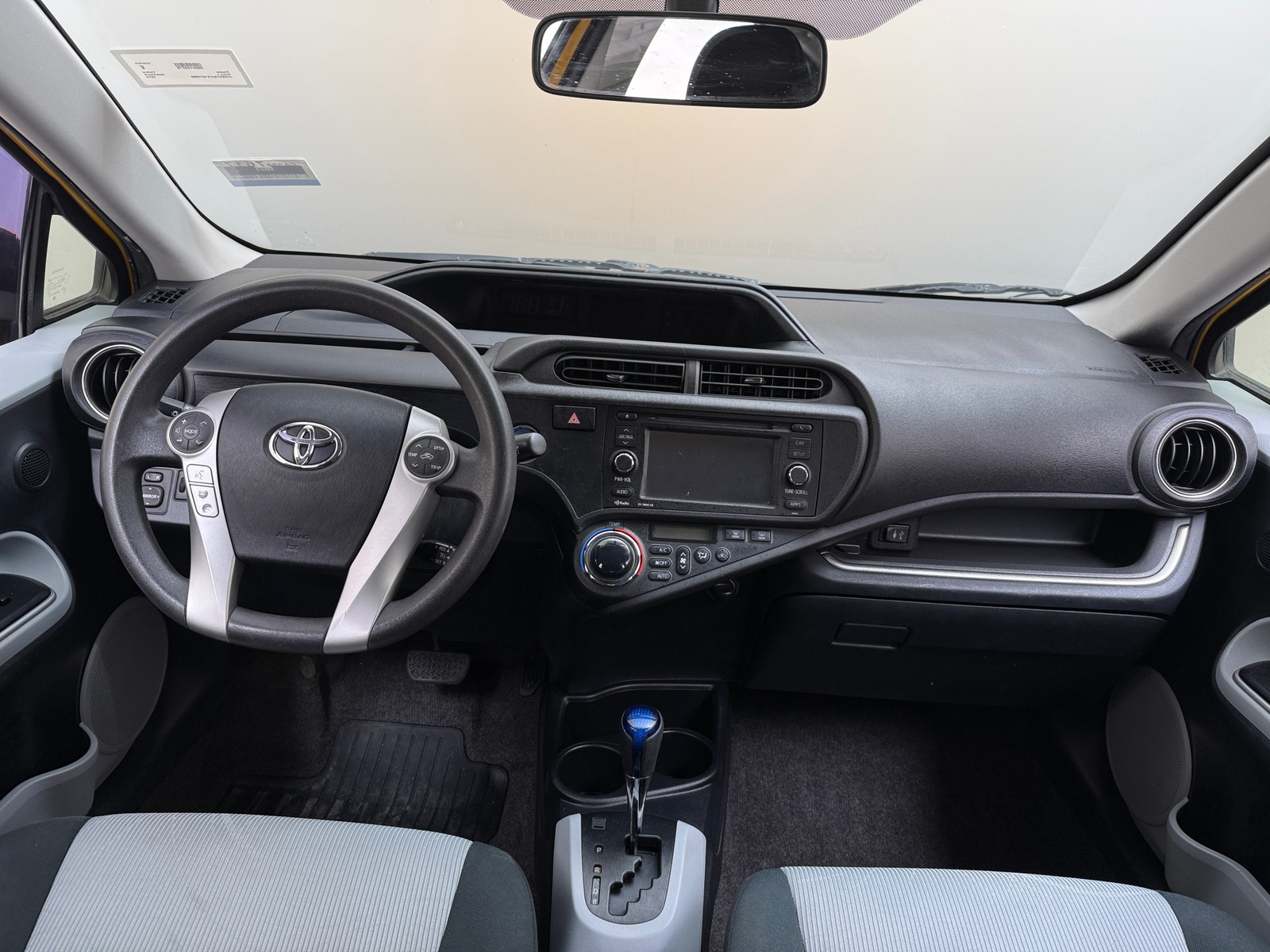Thumbnail: 2014 Toyota Prius c - 3