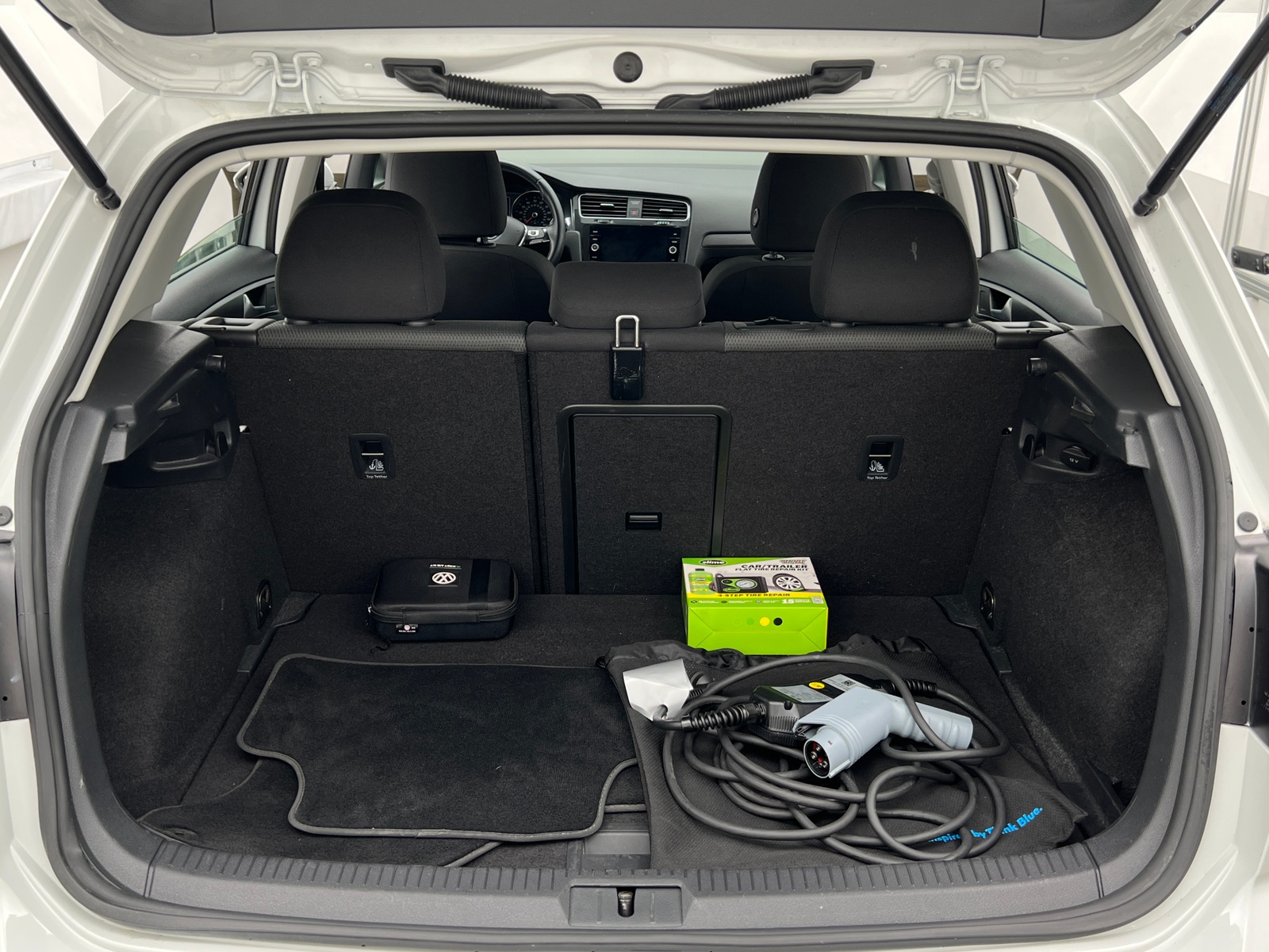 Thumbnail: 2019 Volkswagen e-Golf - 7