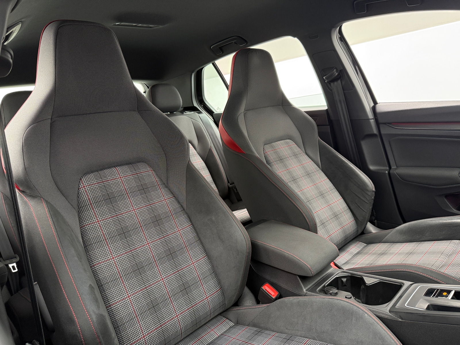 Thumbnail: 2022 Volkswagen Golf - 2