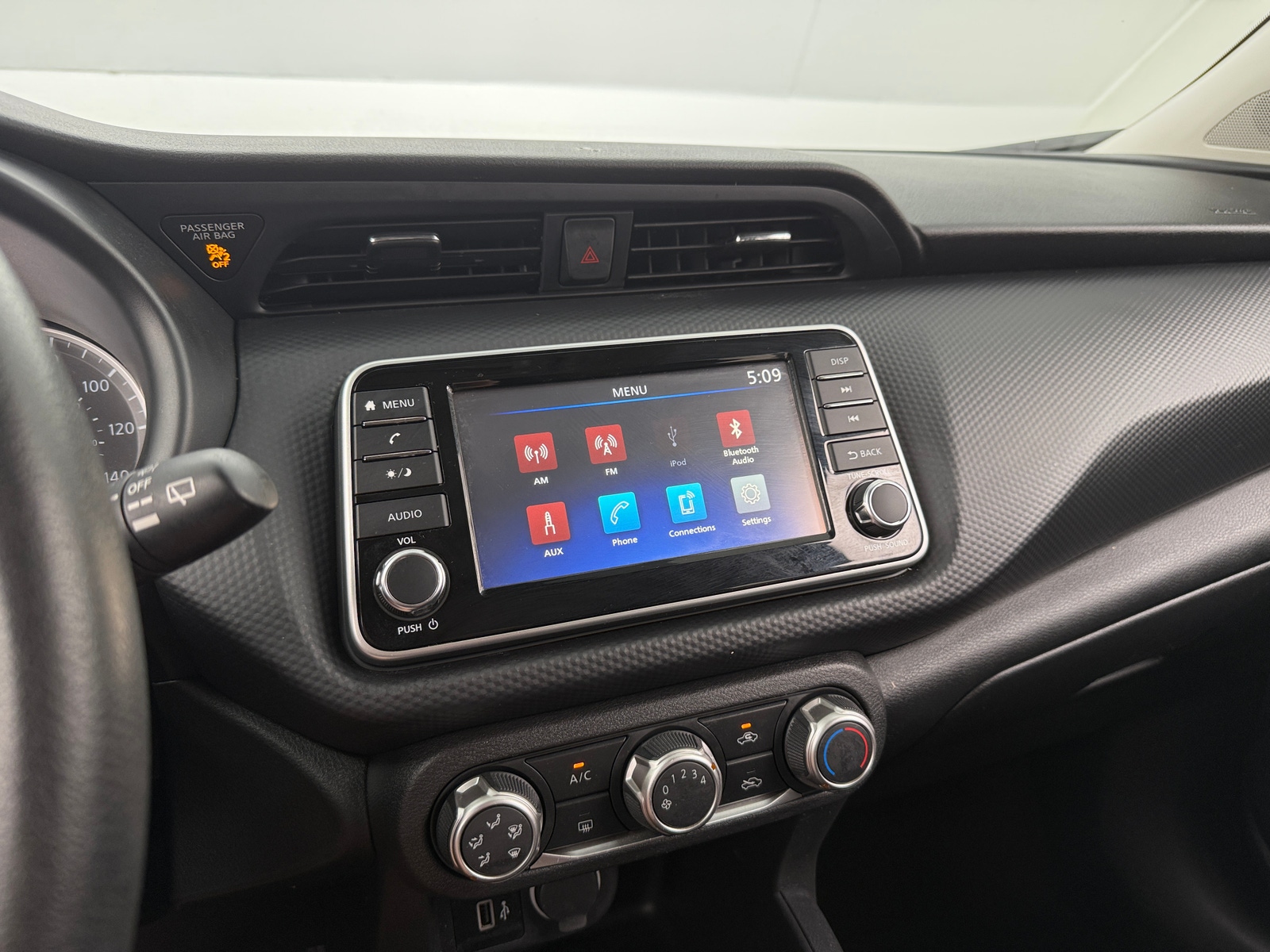 Thumbnail: 2023 Nissan Kicks - 4
