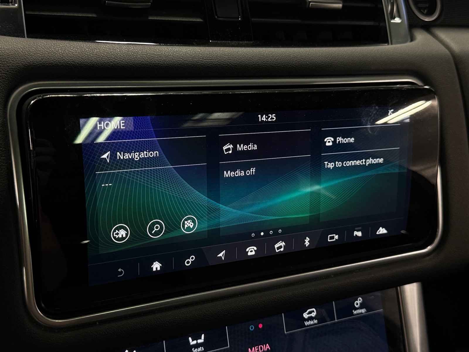 Thumbnail: 2020 Land Rover Range Rover Sport - 3