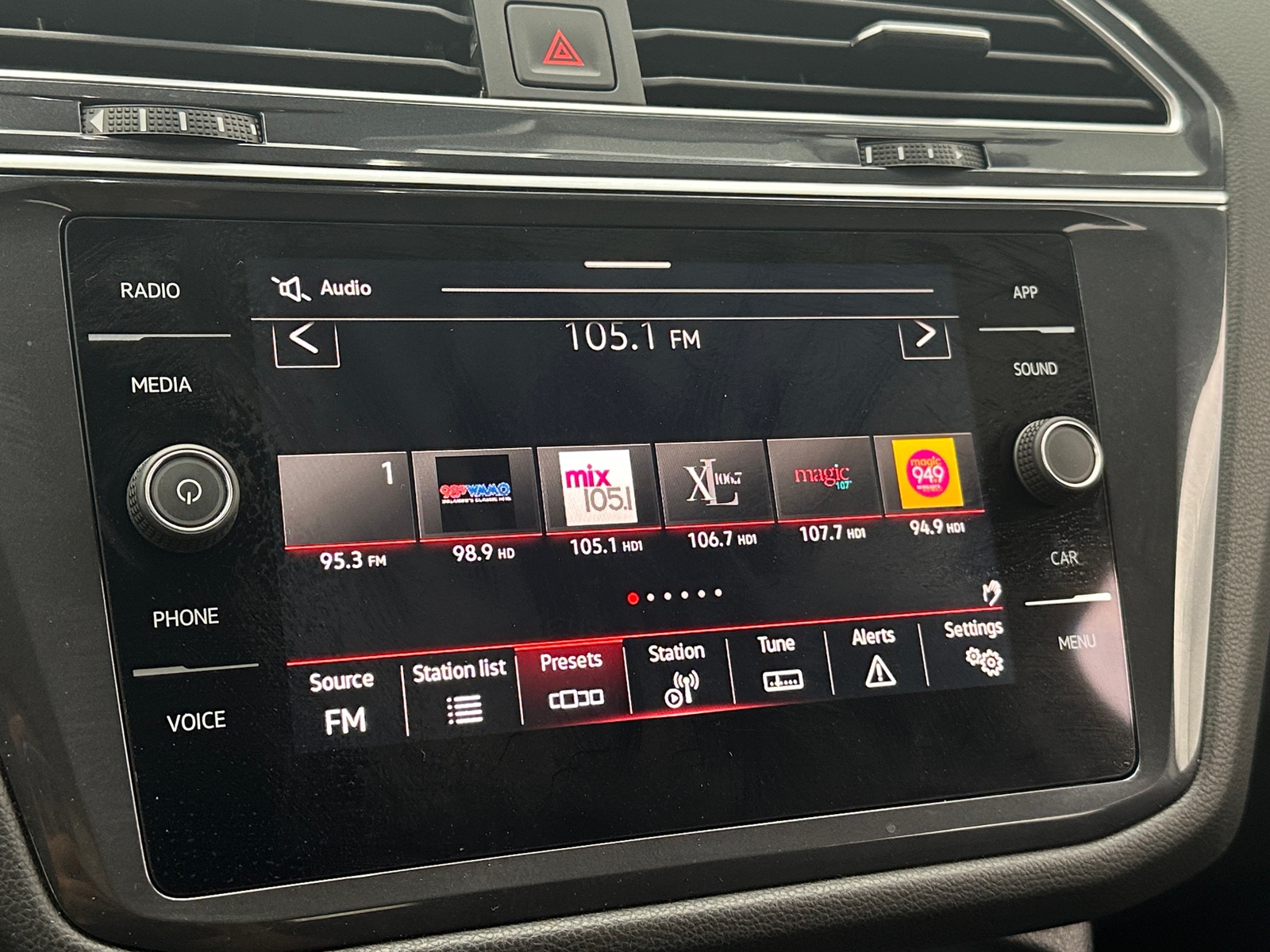 Thumbnail: 2024 Volkswagen Tiguan - 3