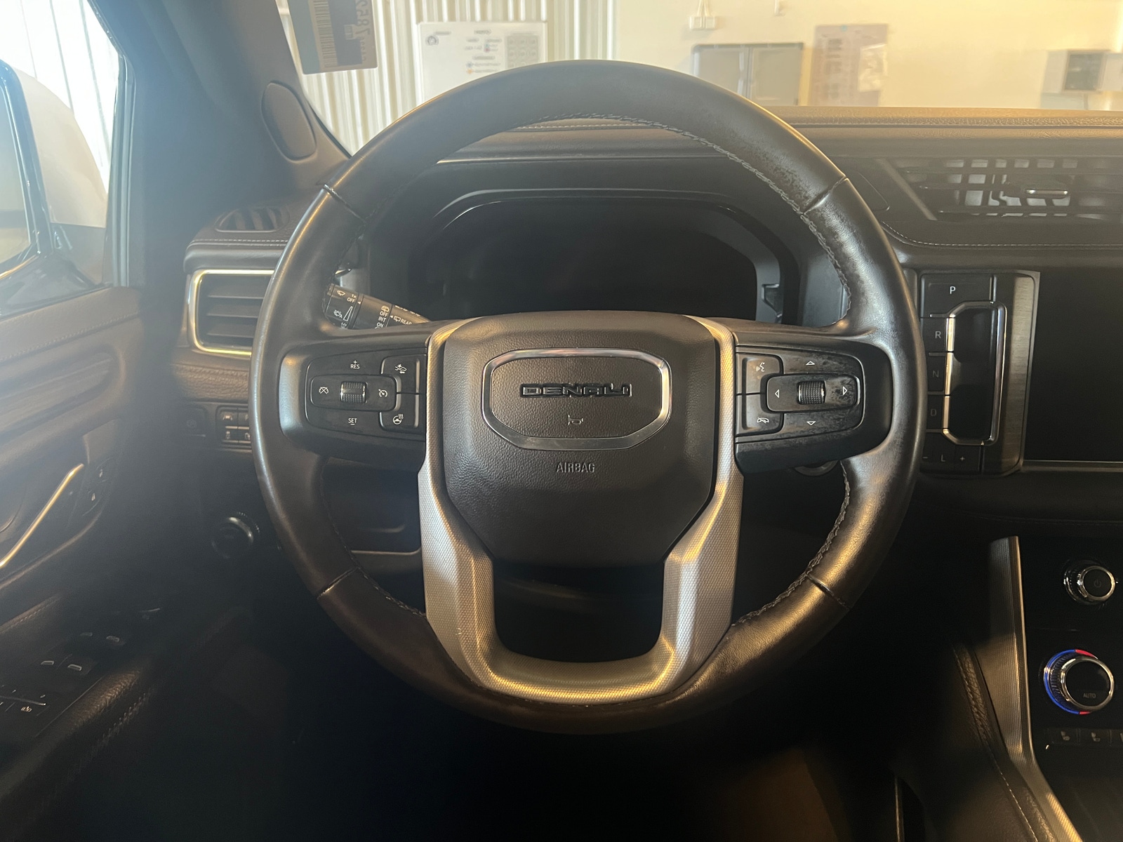 Thumbnail: 2023 GMC Yukon XL - 4