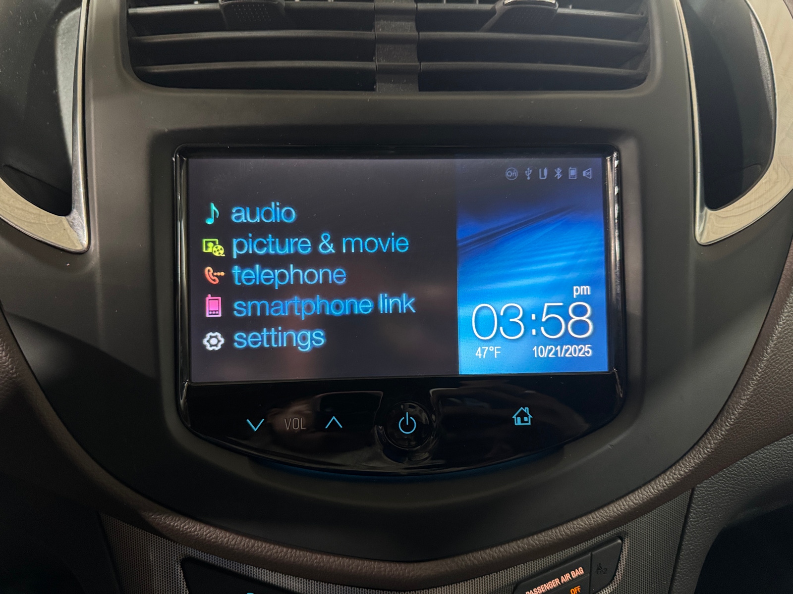 Thumbnail: 2016 Chevrolet Trax - 3