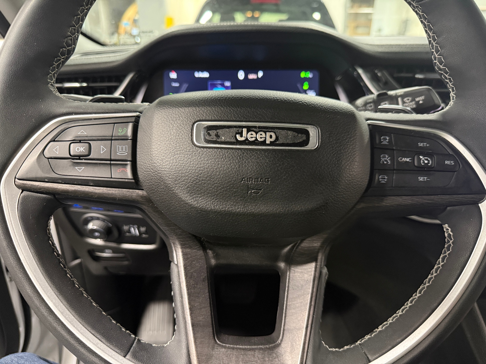 Thumbnail: 2023 Jeep Grand Cherokee - 4