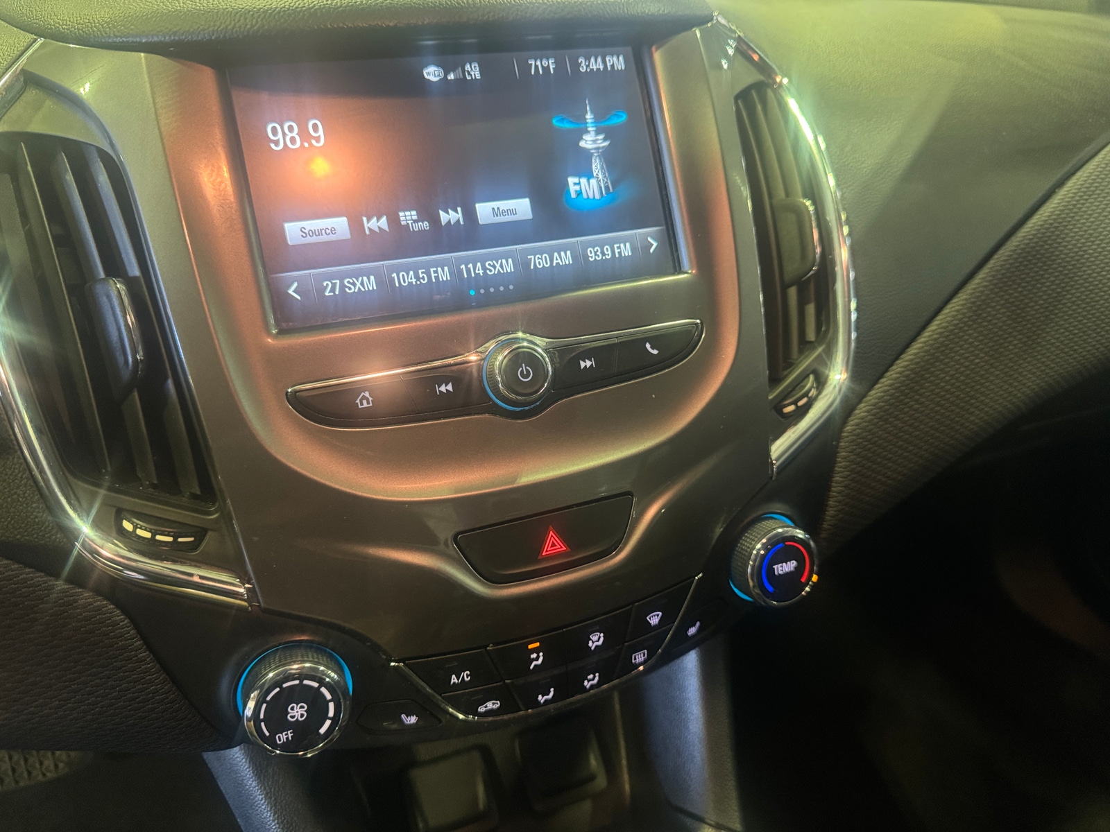 Thumbnail: 2018 Chevrolet Cruze - 4