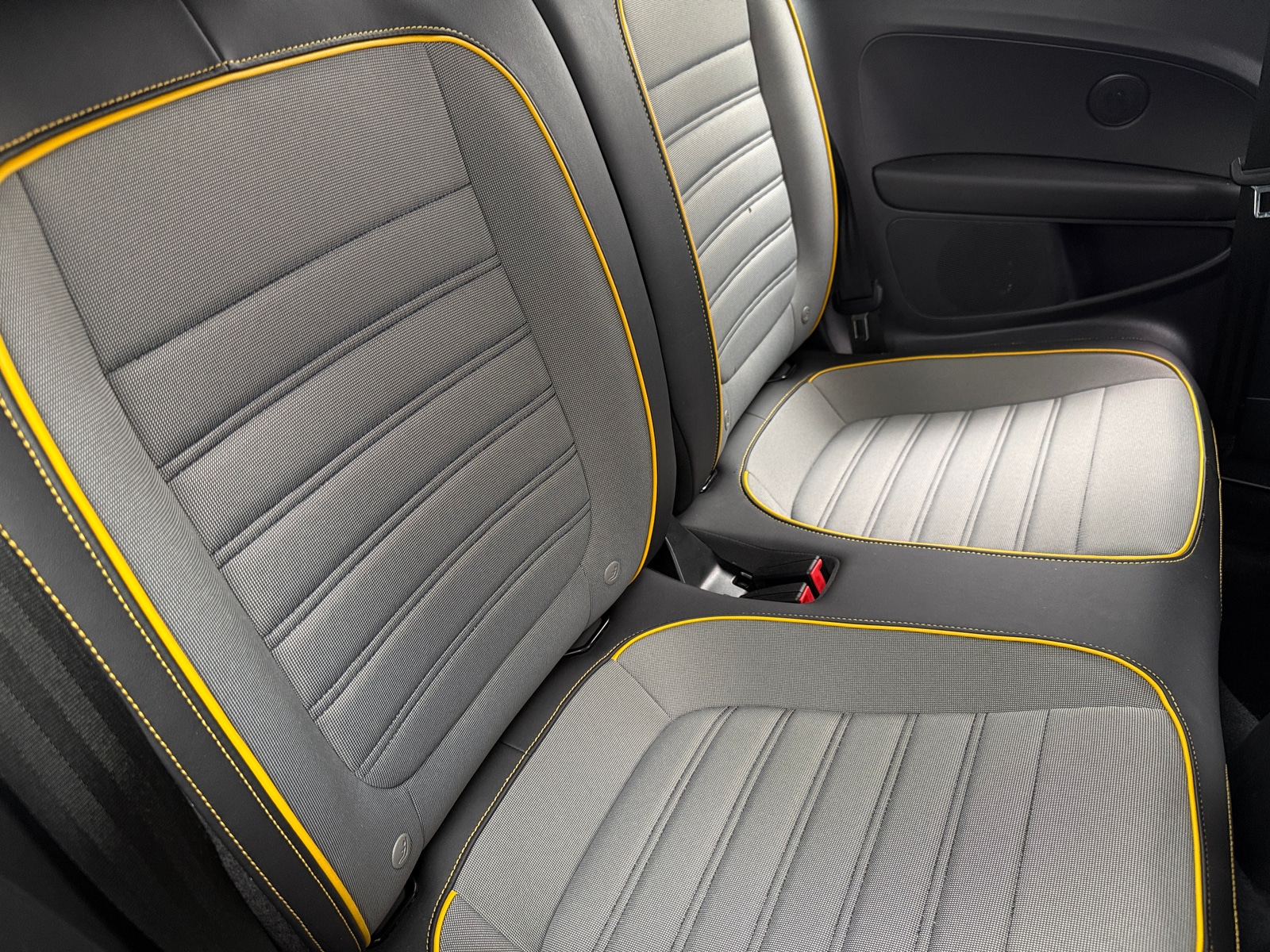 Thumbnail: 2018 Volkswagen Beetle - 6