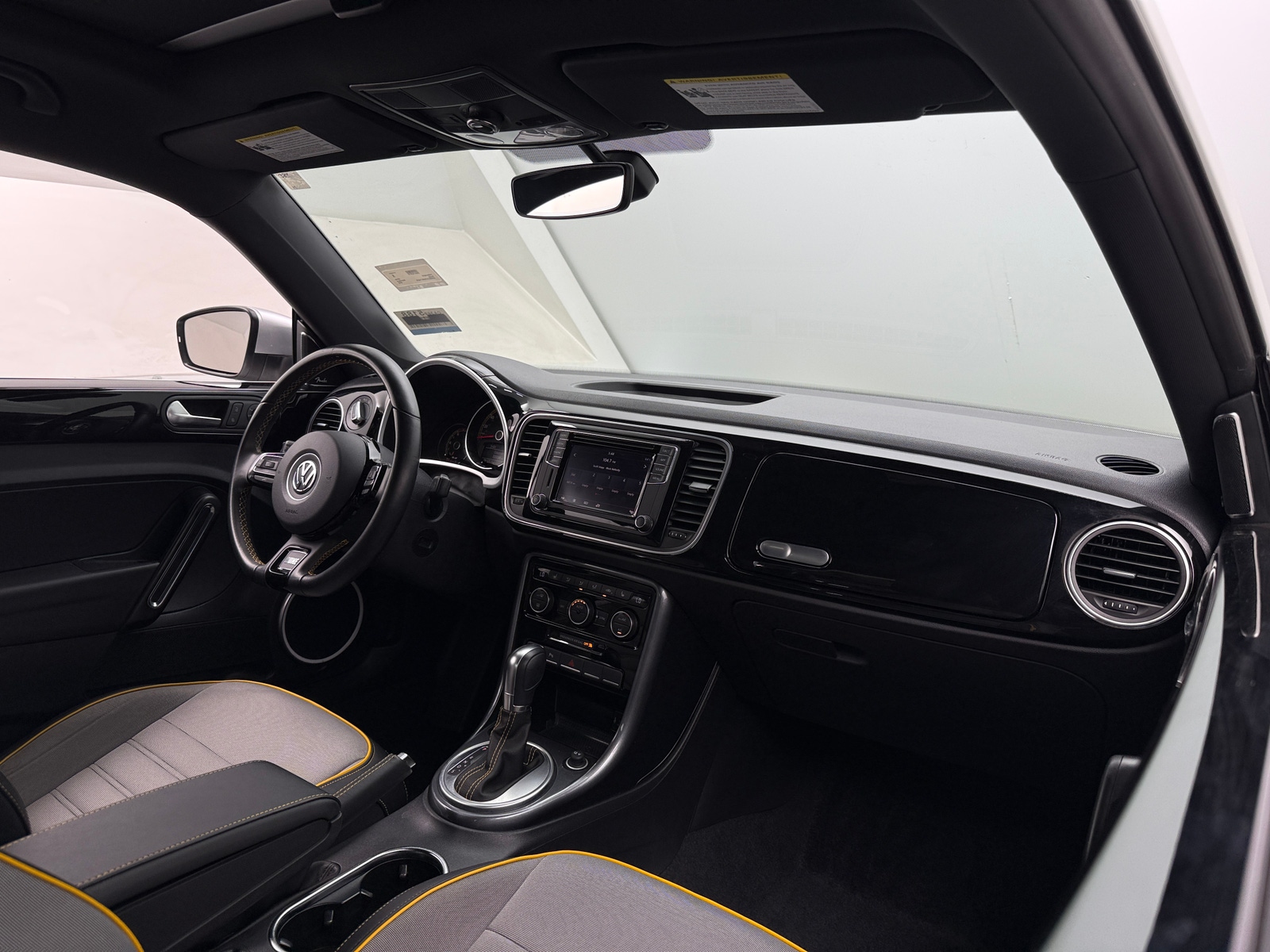 Thumbnail: 2018 Volkswagen Beetle - 3