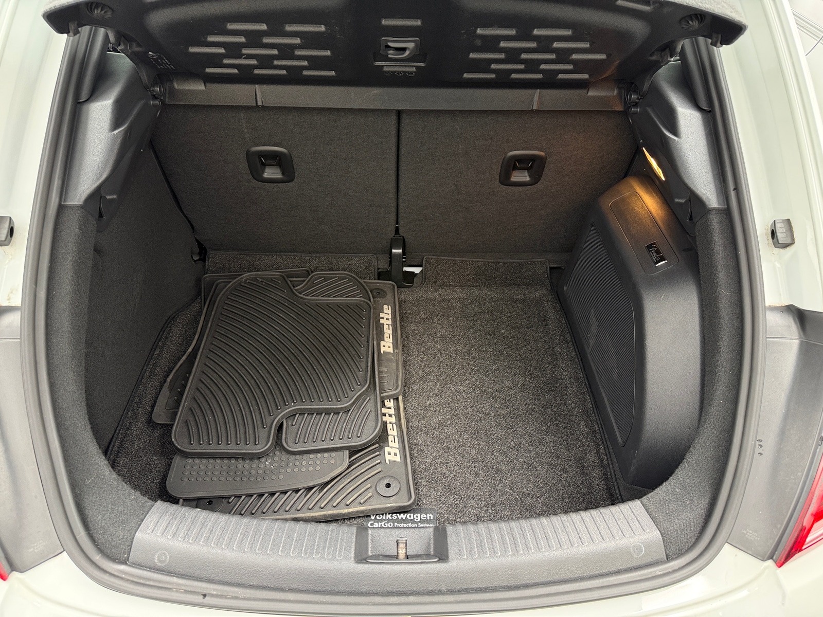 Thumbnail: 2018 Volkswagen Beetle - 7