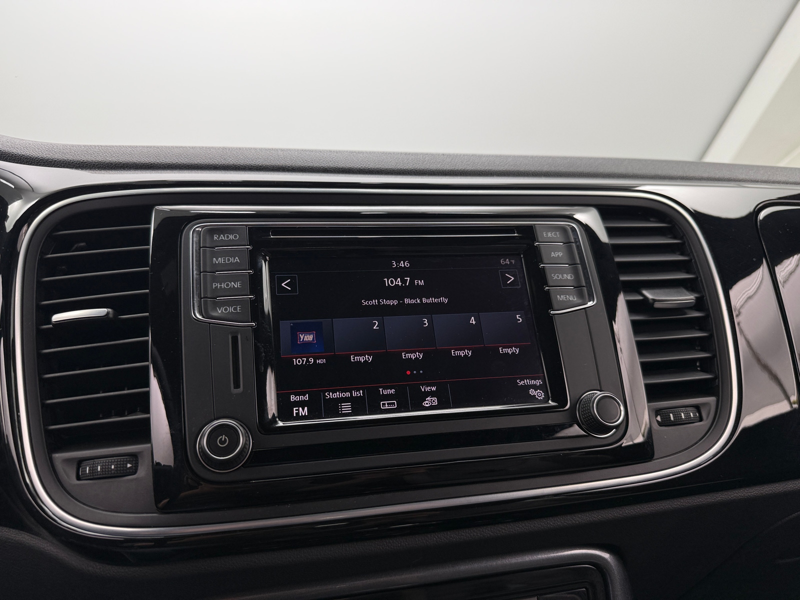 Thumbnail: 2018 Volkswagen Beetle - 4