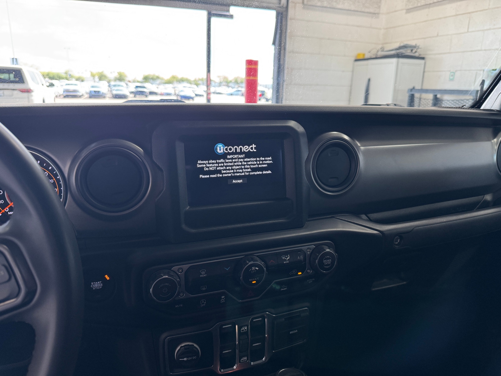 Thumbnail: 2023 Jeep Gladiator - 4