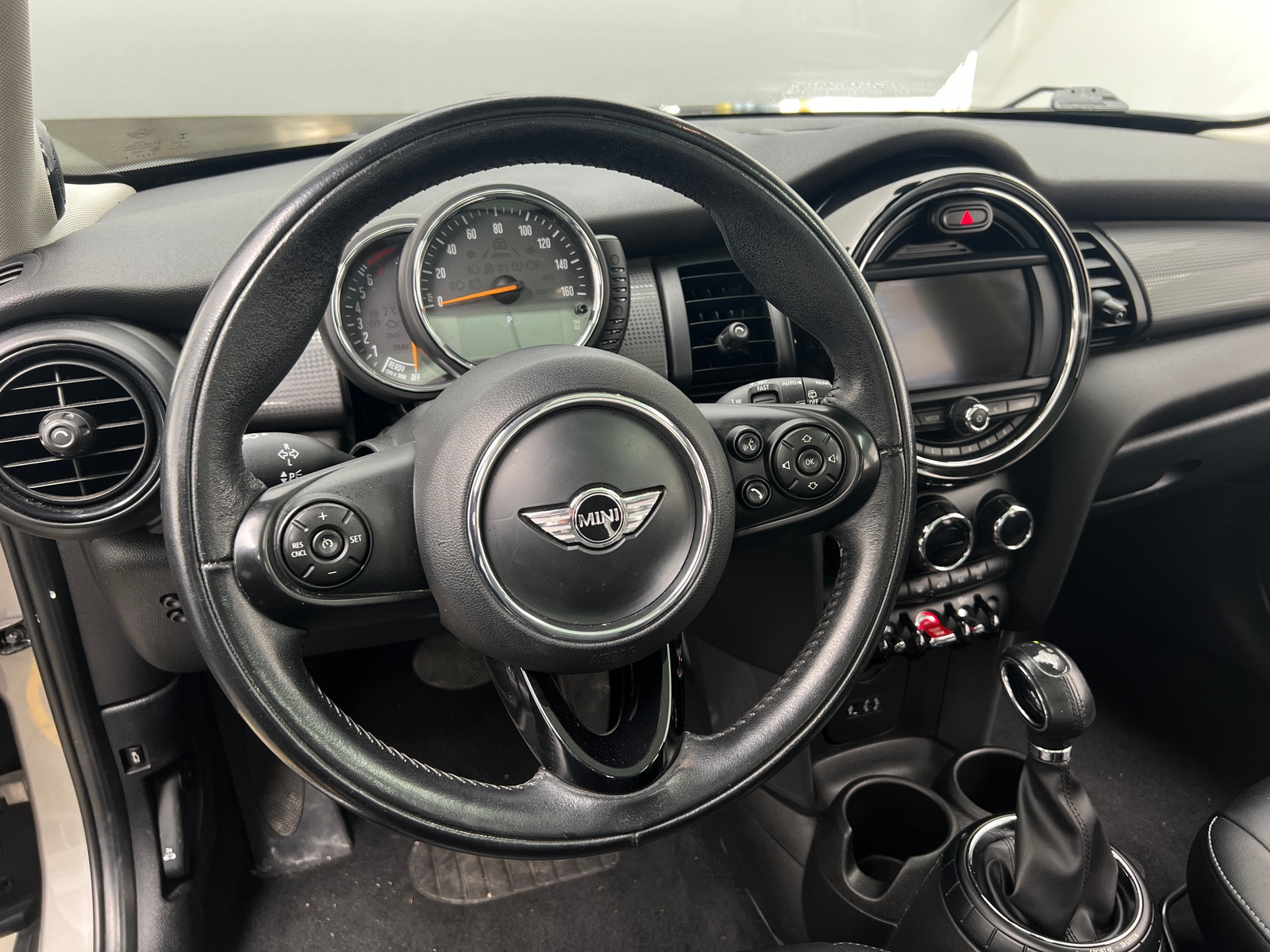 Thumbnail: 2017 MINI Cooper Hardtop - 4