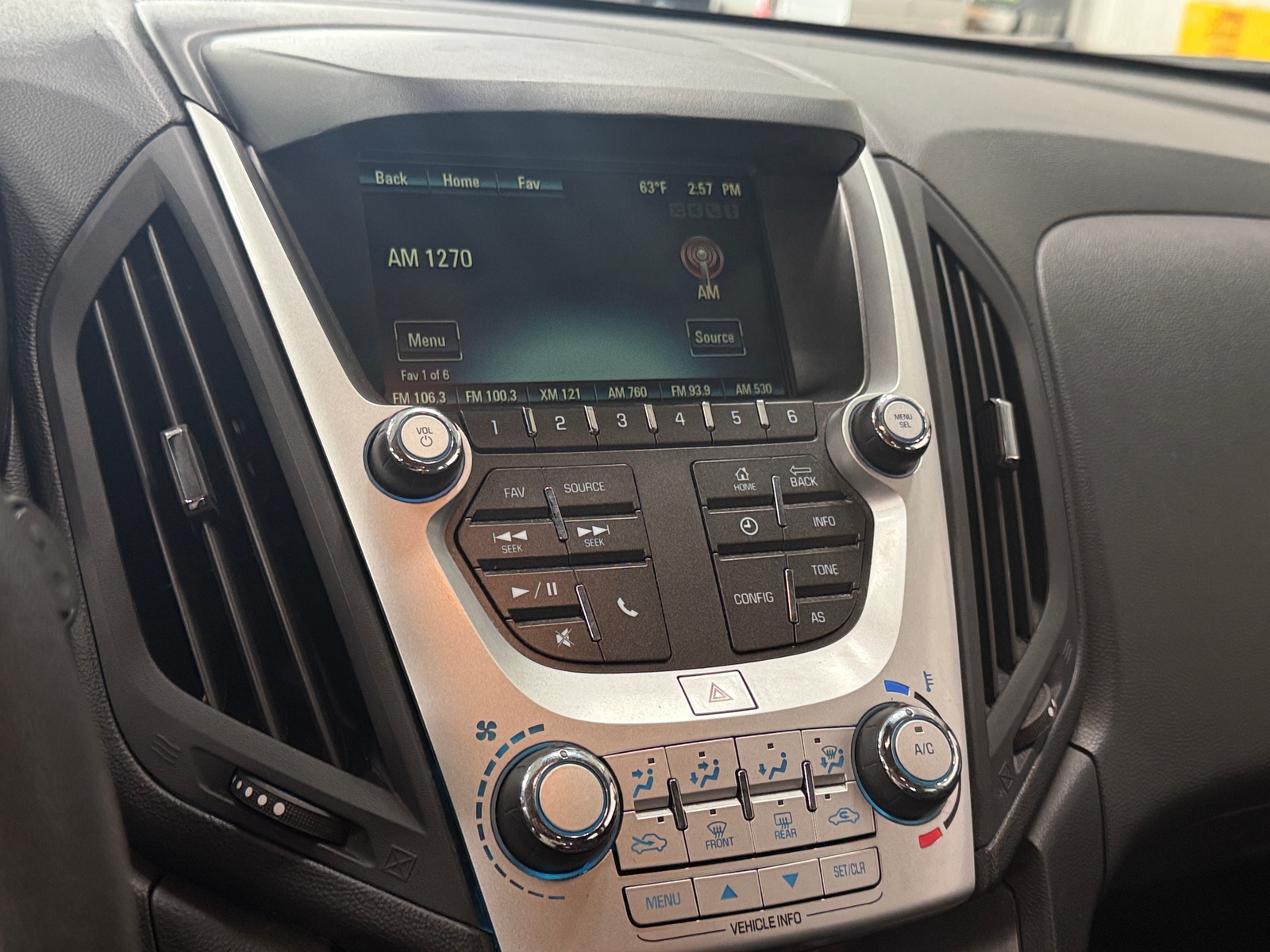Thumbnail: 2017 Chevrolet Equinox - 4