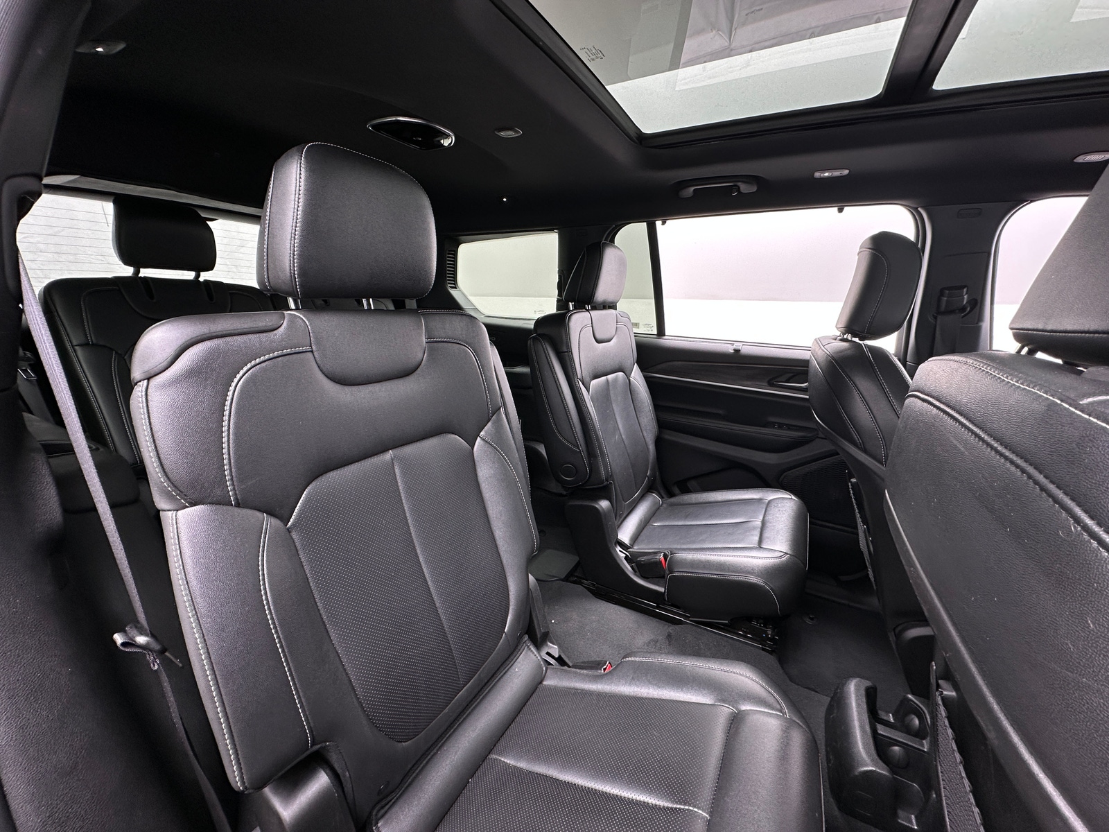 Thumbnail: 2024 Jeep Grand Cherokee L - 5