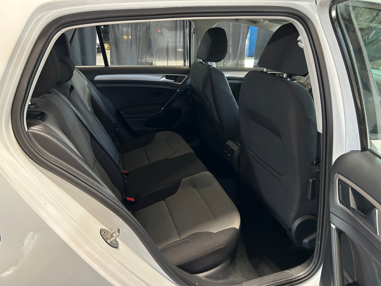 Thumbnail: 2016 Volkswagen e-Golf - 6