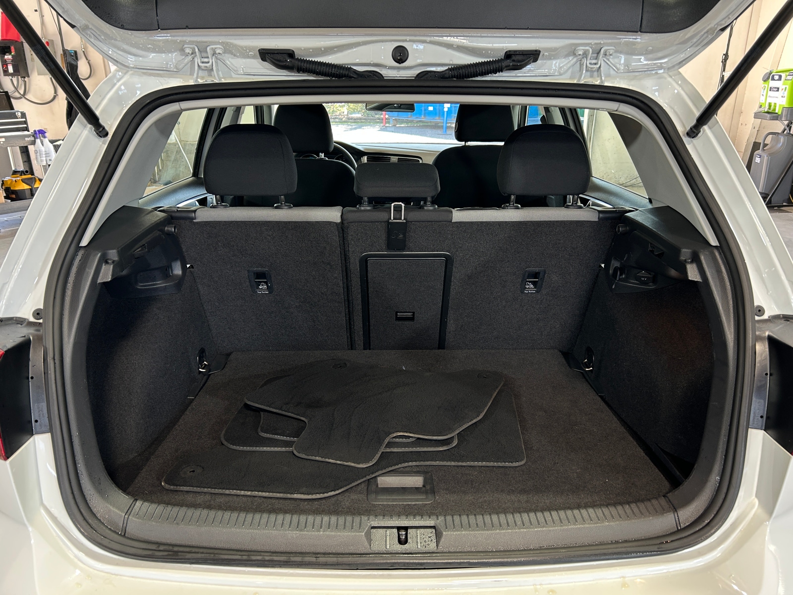 Thumbnail: 2016 Volkswagen e-Golf - 7