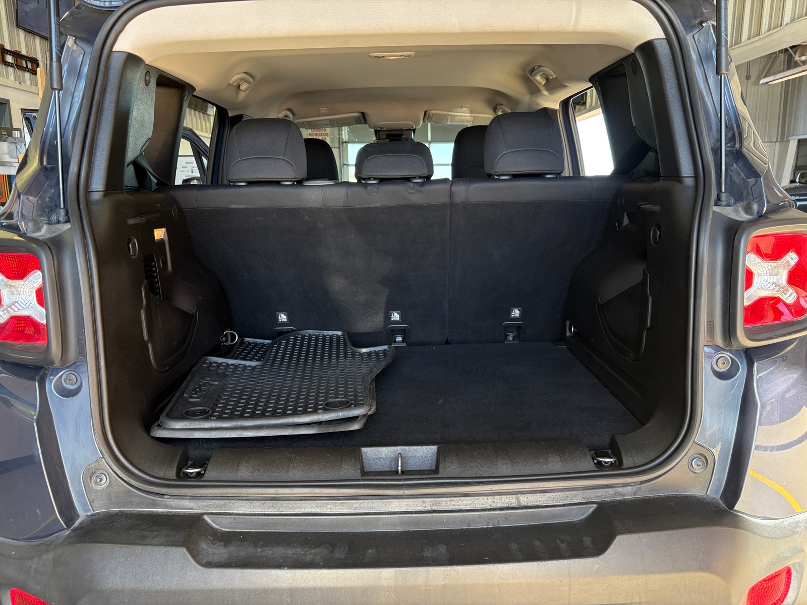 Thumbnail: 2020 Jeep Renegade - 7