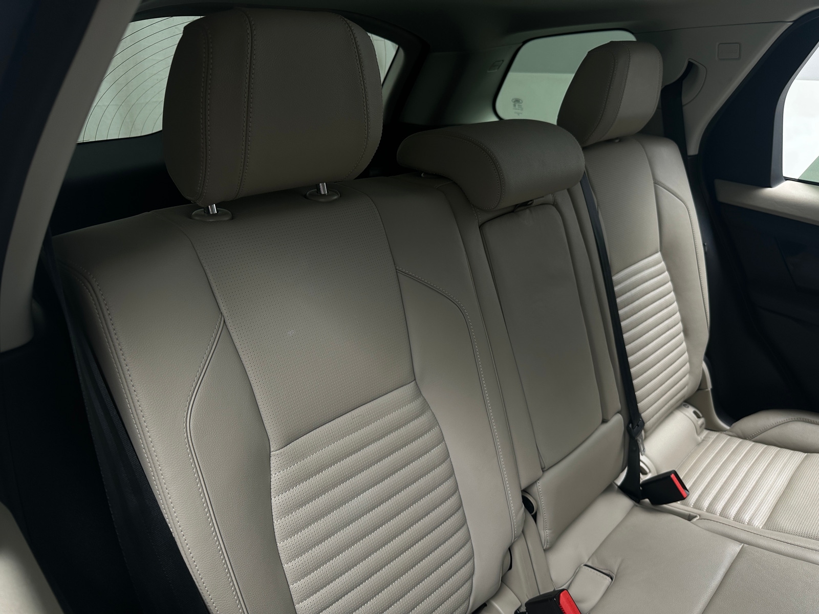 Thumbnail: 2021 Land Rover Discovery Sport - 5